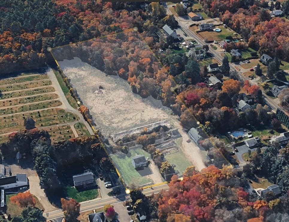 Single Family Residence at 37 Oak St, East Bridgewater MA 02333, East Bridgewater, photo 2 of 4