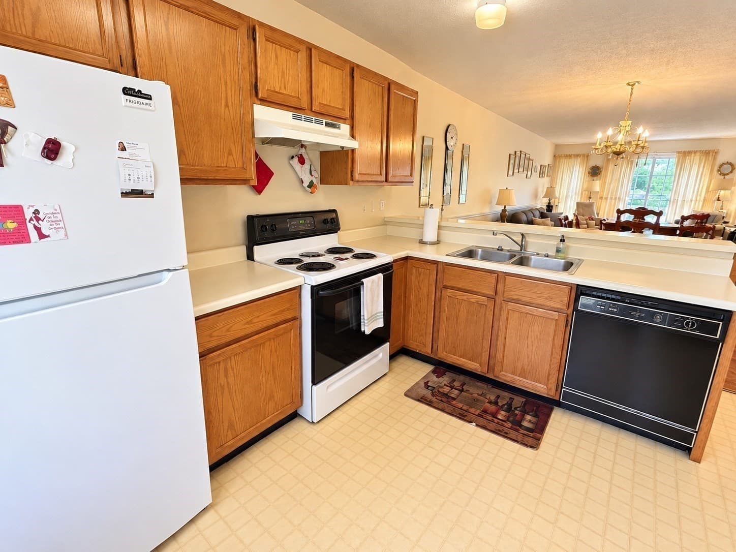 Condominium at 8 Castlegate Dr # 8, Springfield MA 01129, Springfield, photo 6 of 20