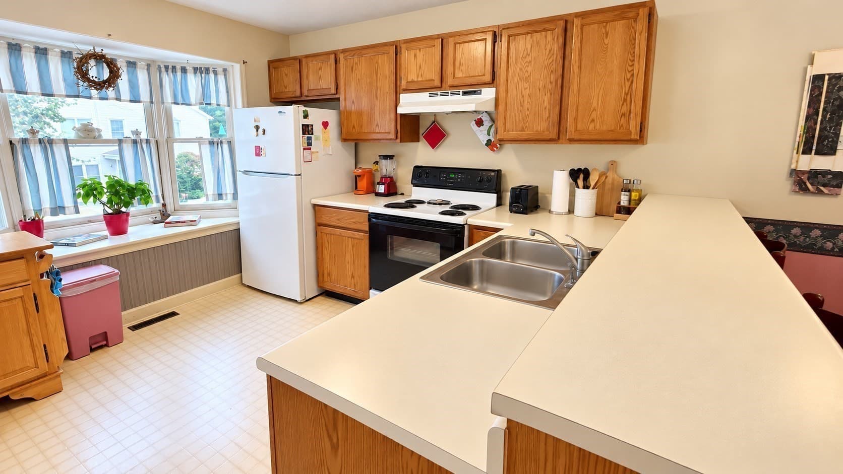Condominium at 8 Castlegate Dr # 8, Springfield MA 01129, Springfield, photo 7 of 20