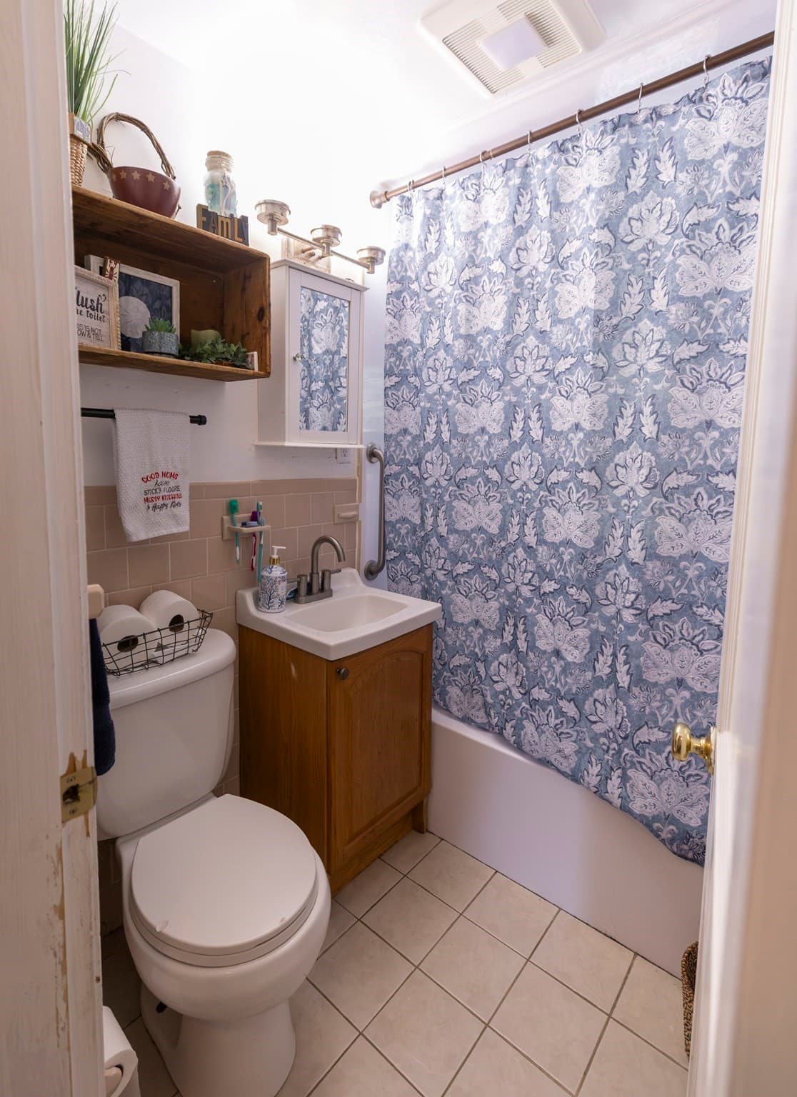 Single Family Residence at 118 Ararat St, Worcester MA 01606, Worcester, photo 10 of 21