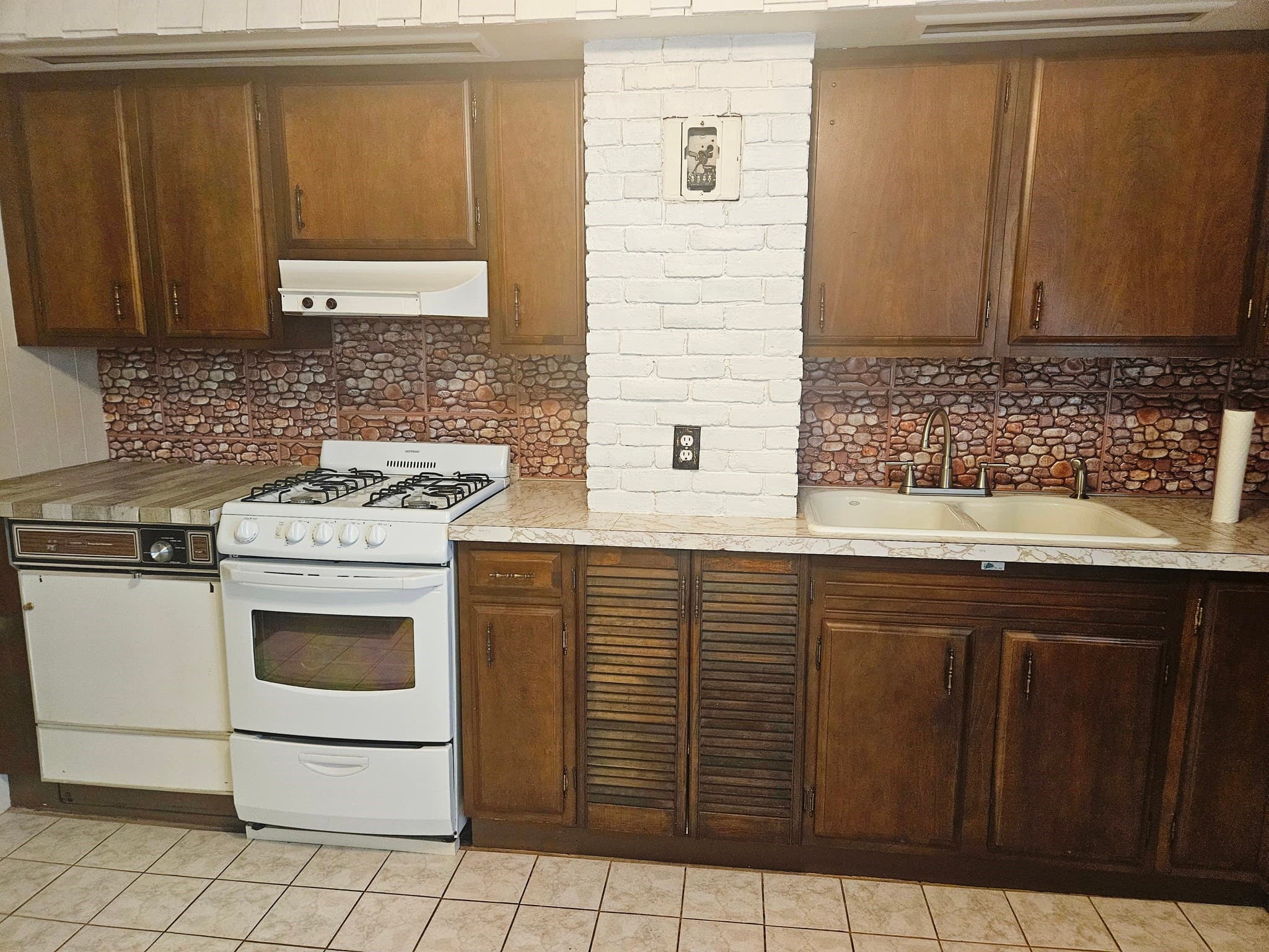 2 Family - 2 Units Up/Down at 55 Lexington Ave, North Providence RI 02904, North Providence, photo 6 of 32