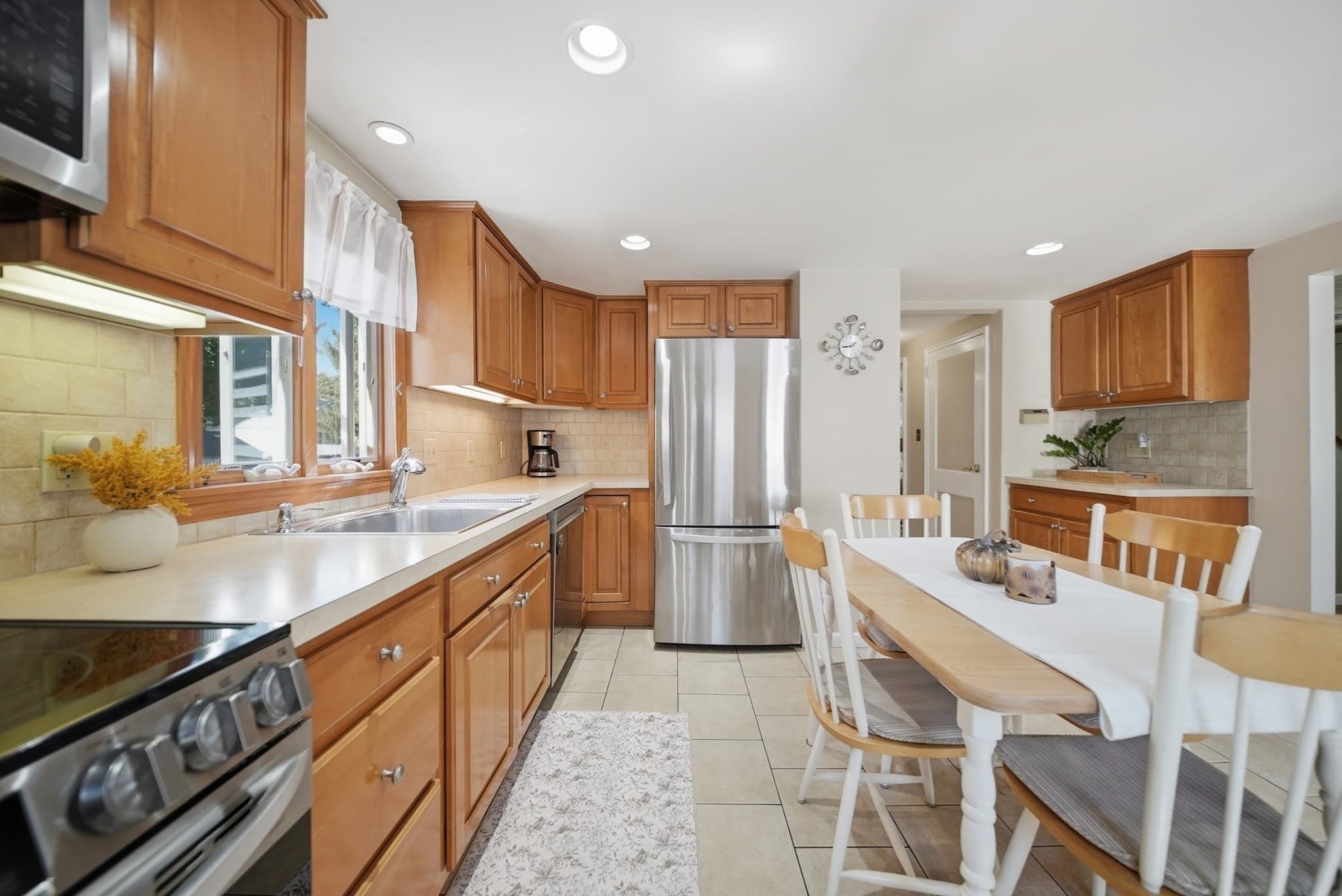 Single Family Residence at 10 Summit Ter, Peabody MA 01960, Peabody, photo 6 of 42