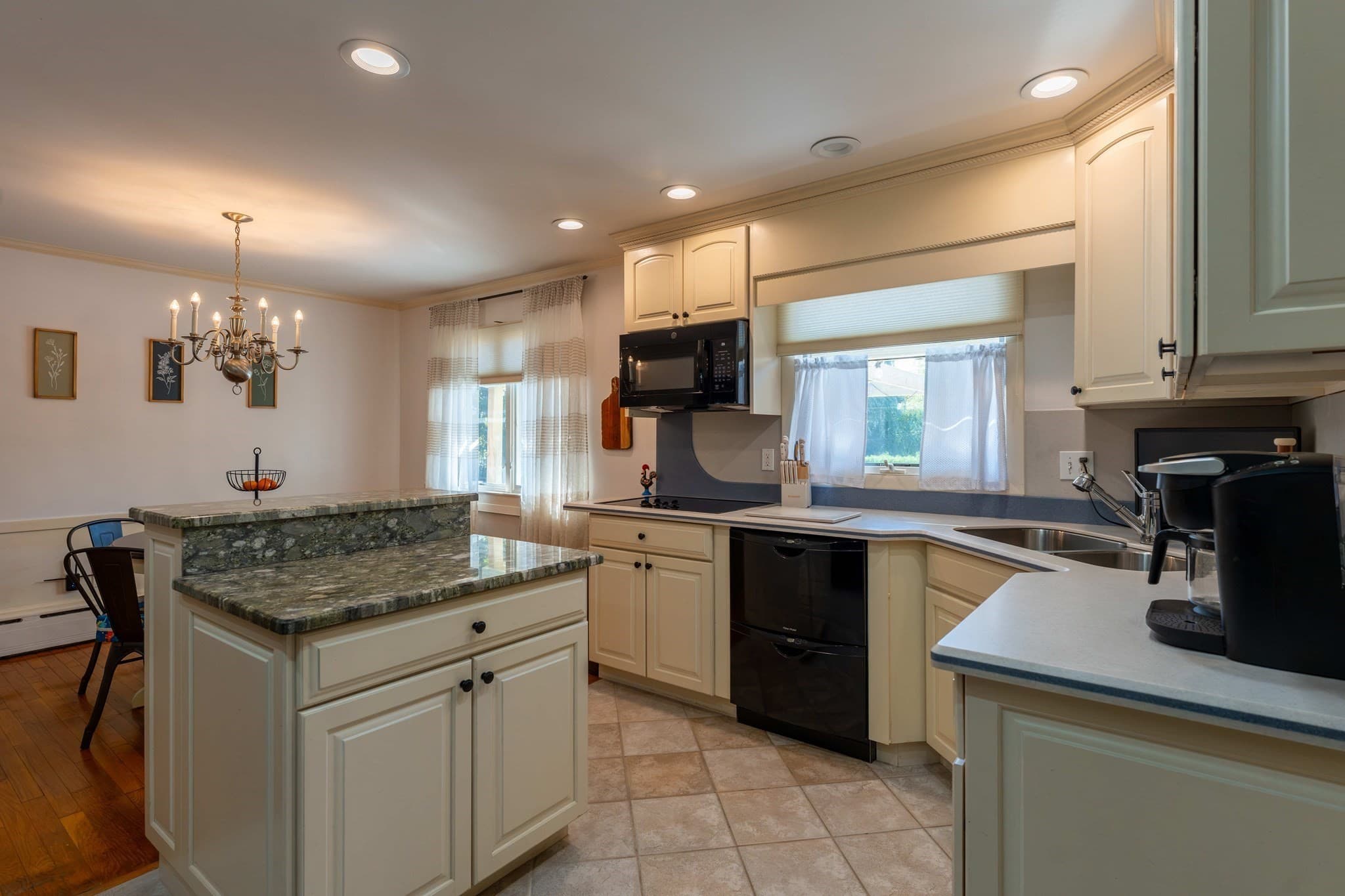 Single Family Residence at 95 Caroline Ave, Somerset MA 02725, Somerset, photo 16 of 33