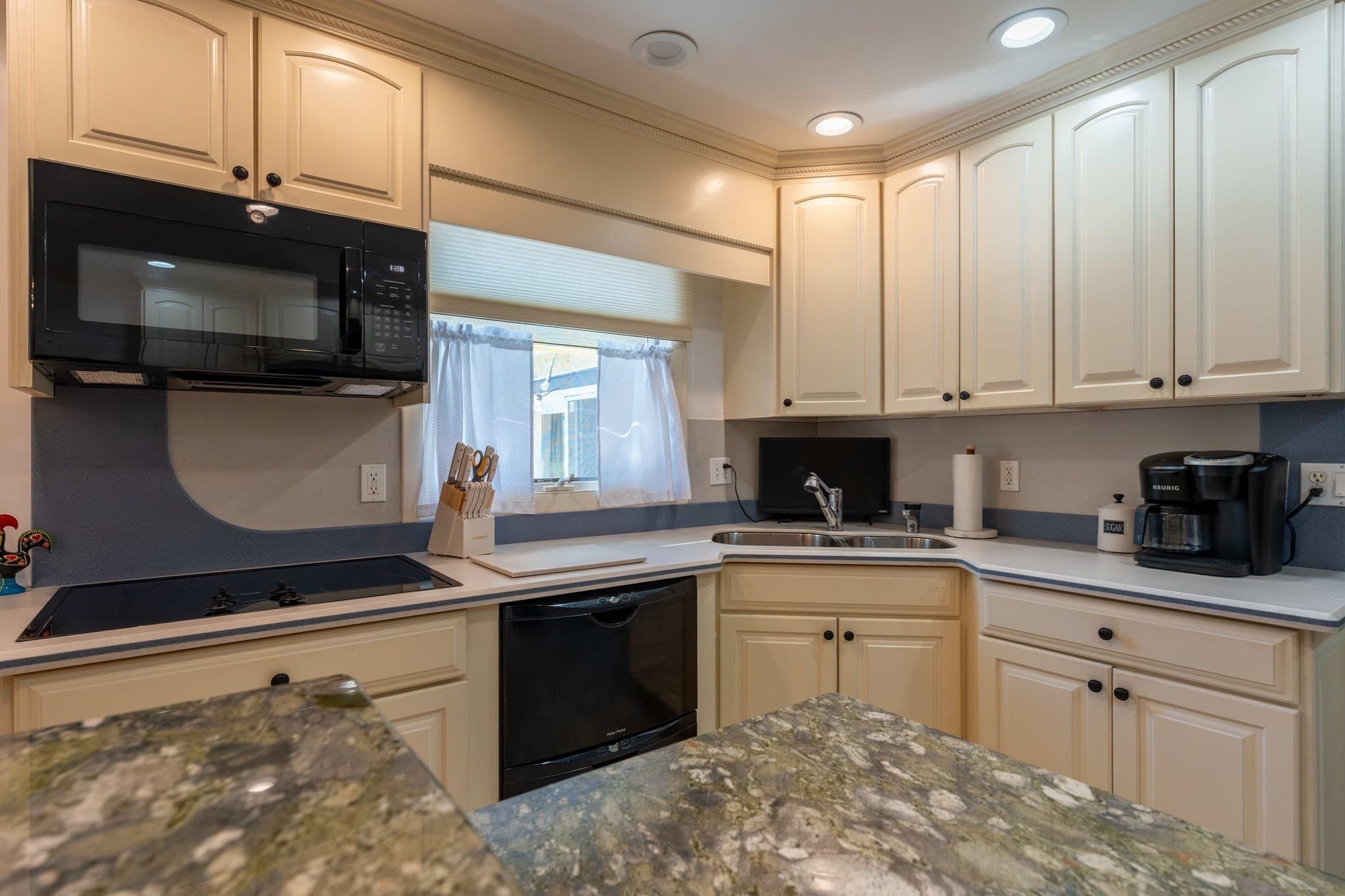 Single Family Residence at 95 Caroline Ave, Somerset MA 02725, Somerset, photo 18 of 33