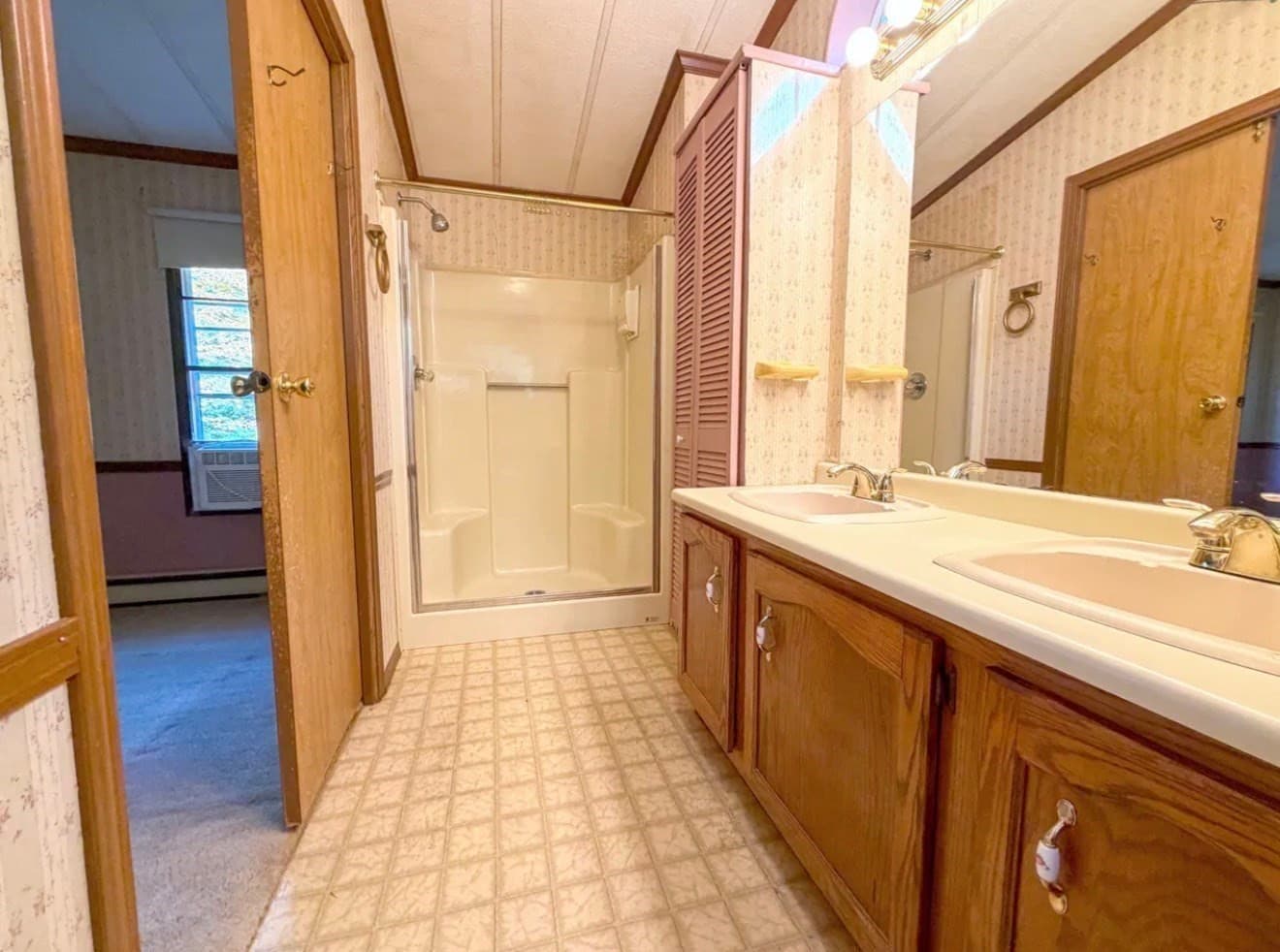 Mobile Home at 403 Tully Rd, Orange MA 01364, Orange, photo 14 of 30