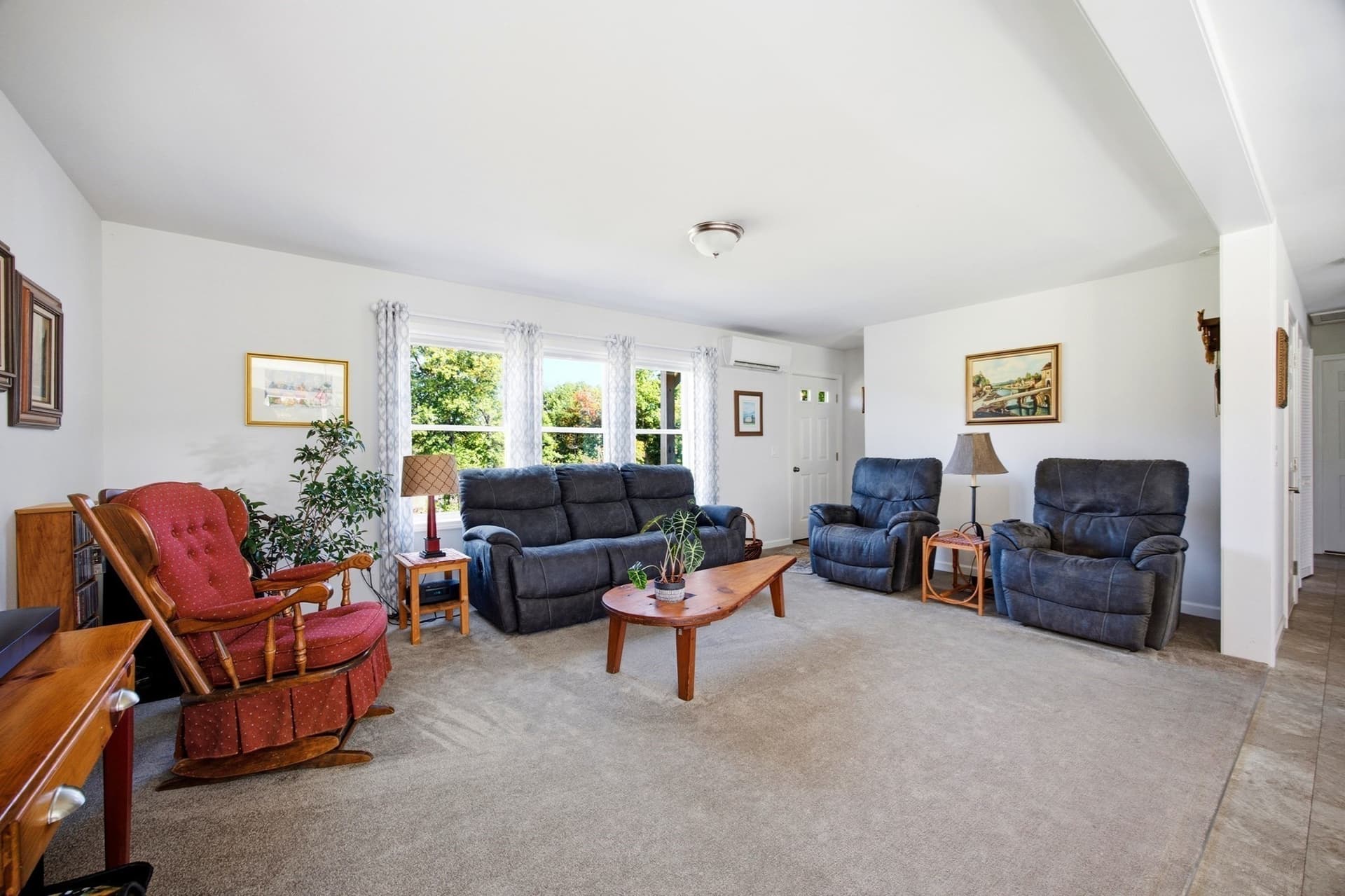 Single Family Residence at 362 Hadley St, South Hadley MA 01075, photo 9 of 36
