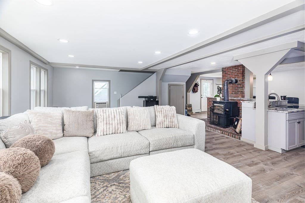 Single Family Residence at 53 Columbia Ave, Lynn MA 01902, Lynn, photo 6 of 35