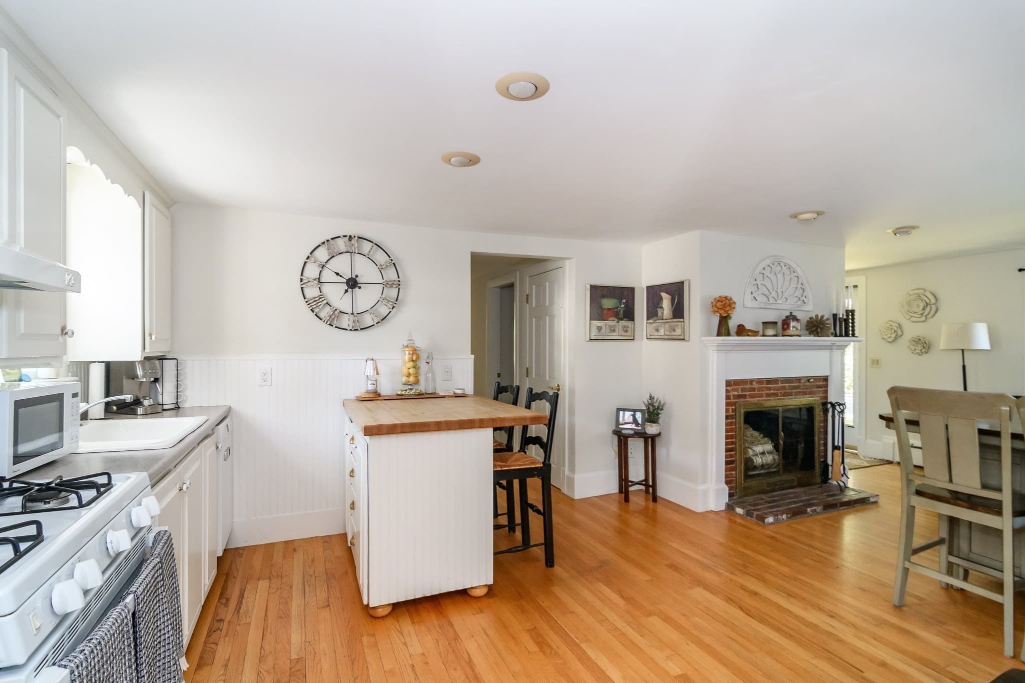 Single Family Residence at 11 Burtonwood Ave, Bourne MA 02532, Bourne, photo 8 of 21