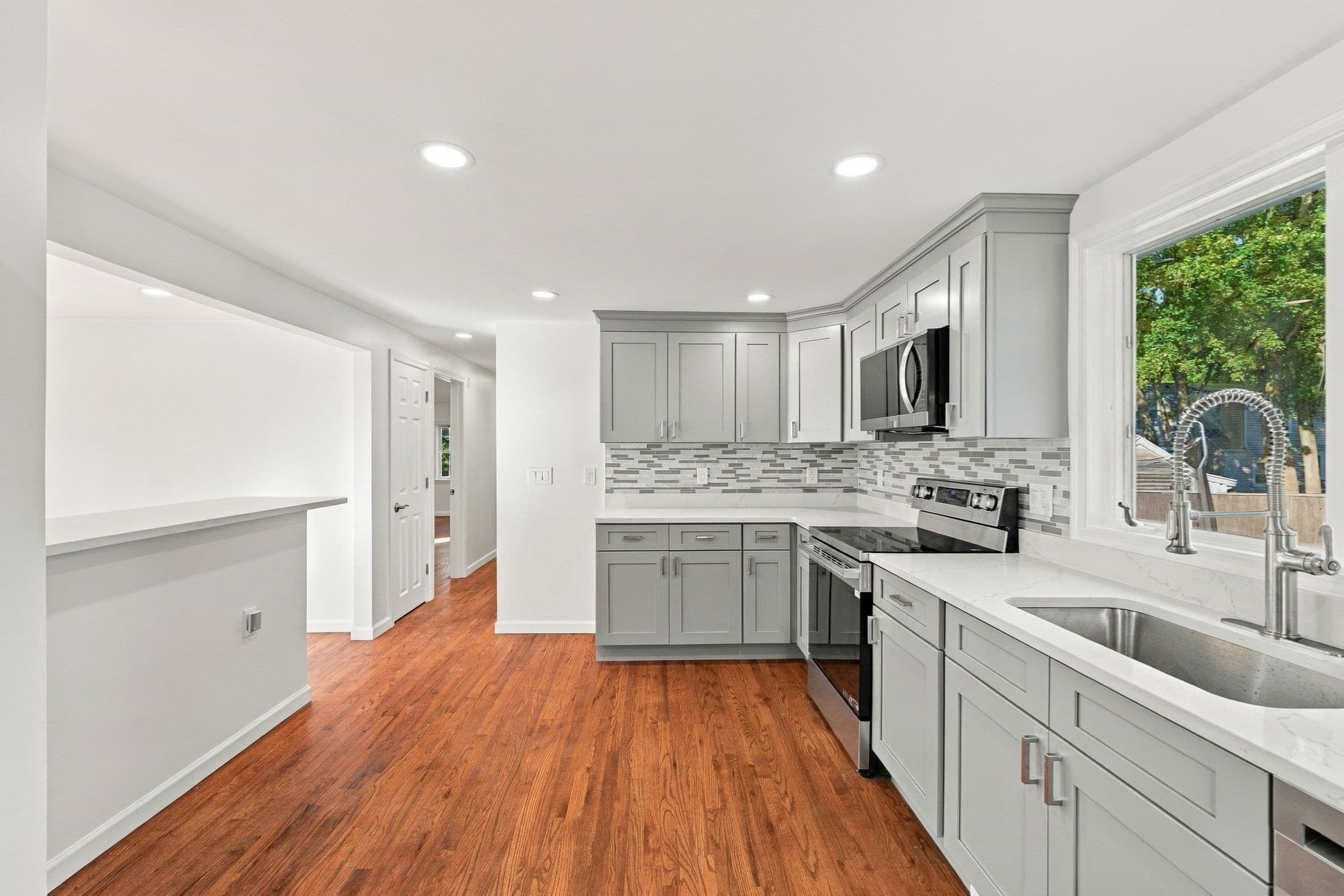 Single Family Residence at 29 Windsor Rd, Beverly MA 01915, Beverly, photo 5 of 38