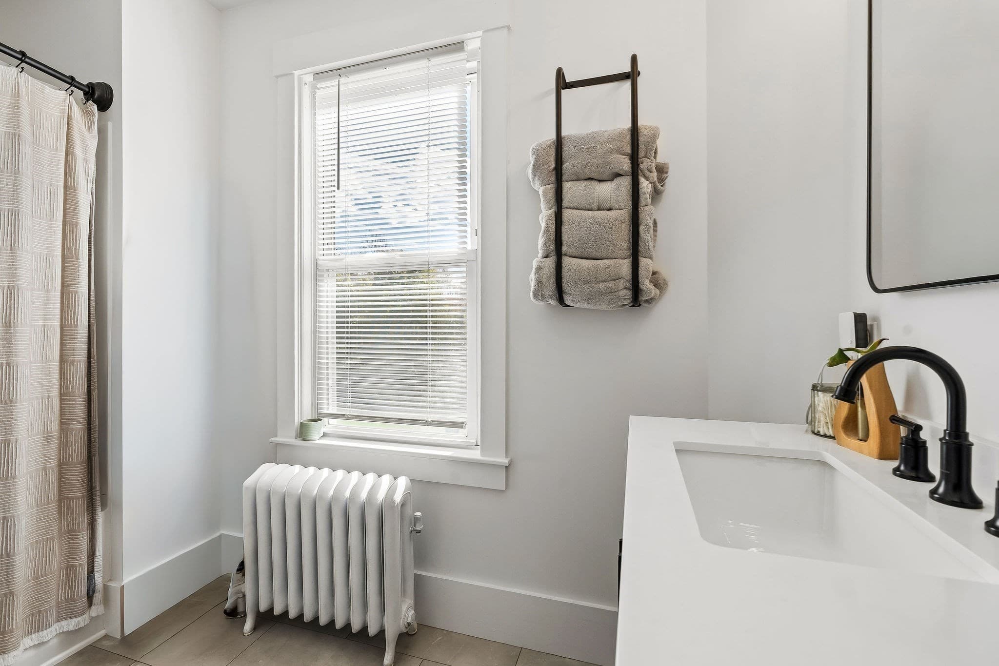 Single Family Residence at 64 Mooreland Ave, Leominster MA 01453, Leominster, photo 8 of 27