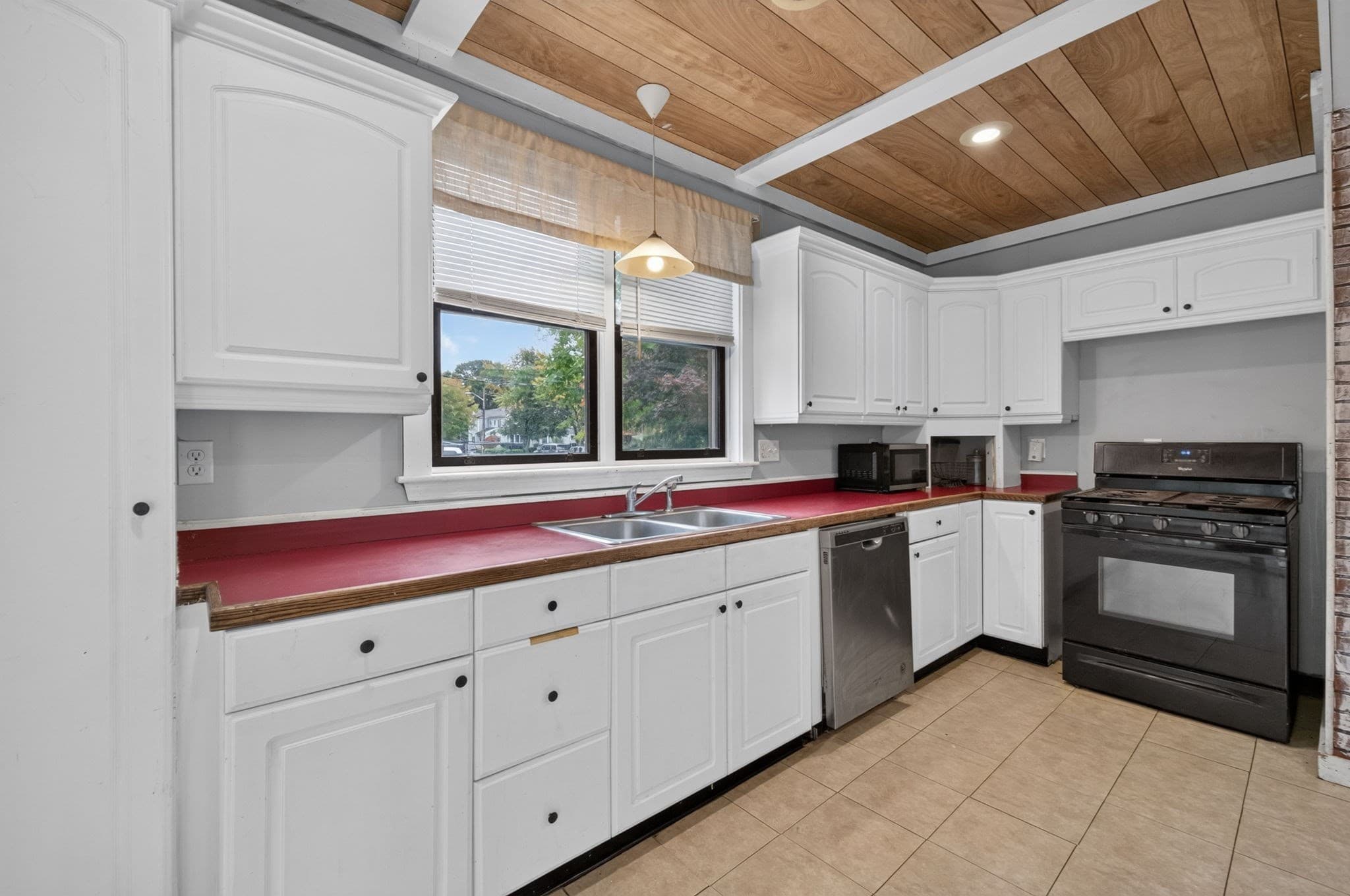 Single Family Residence at 7 Garfield St, Acushnet MA 02743, photo 13 of 42