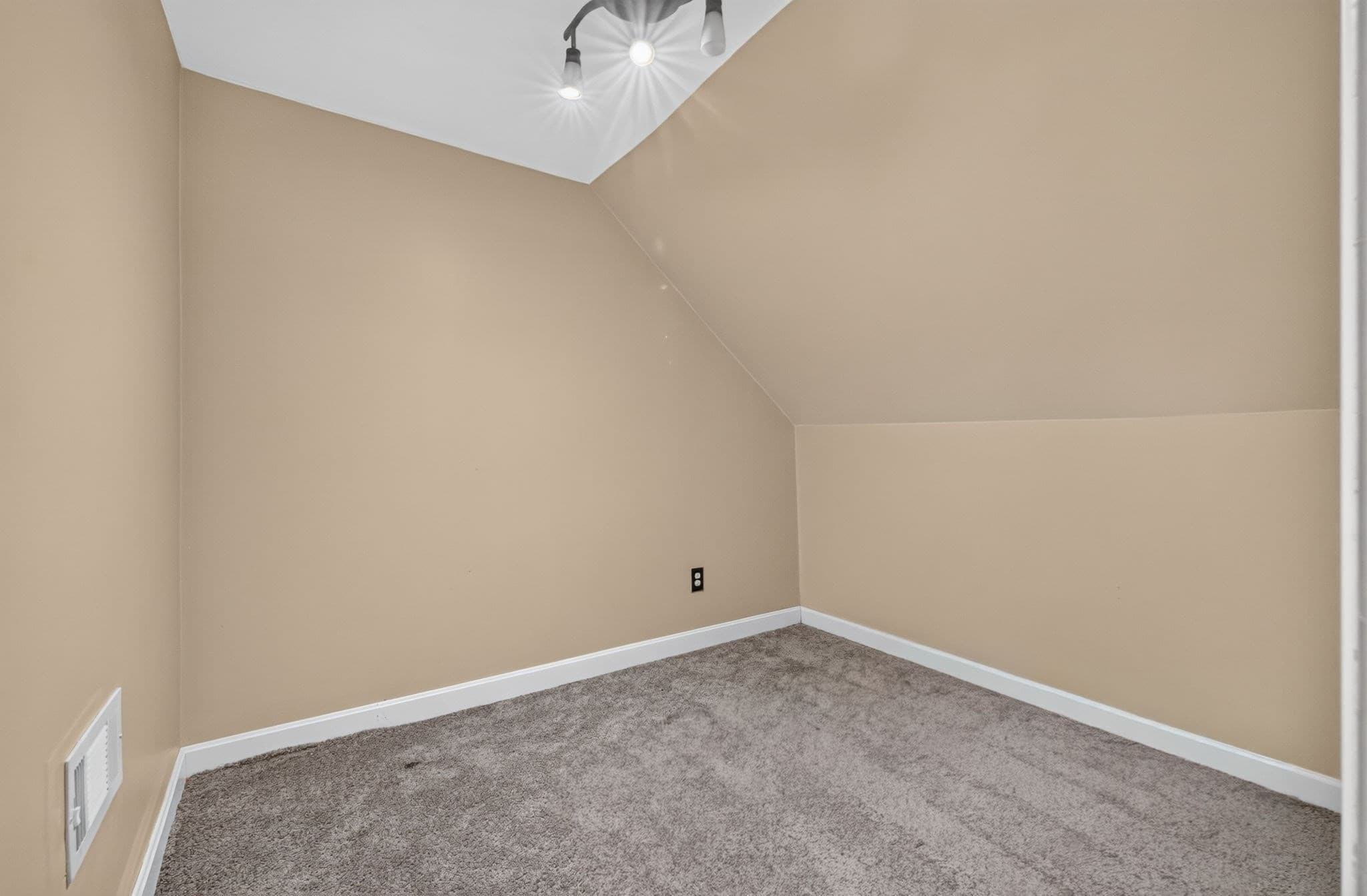 Single Family Residence at 7 Garfield St, Acushnet MA 02743, photo 32 of 42