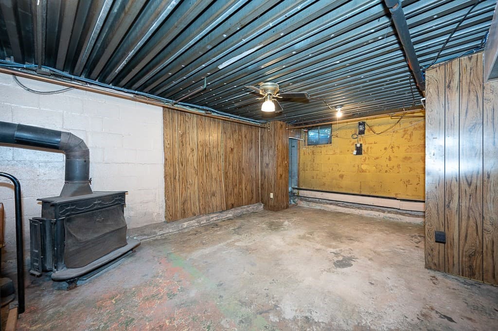 Single Family Residence at 32 Tyson Rd, Worcester MA 01606, Worcester, photo 27 of 30