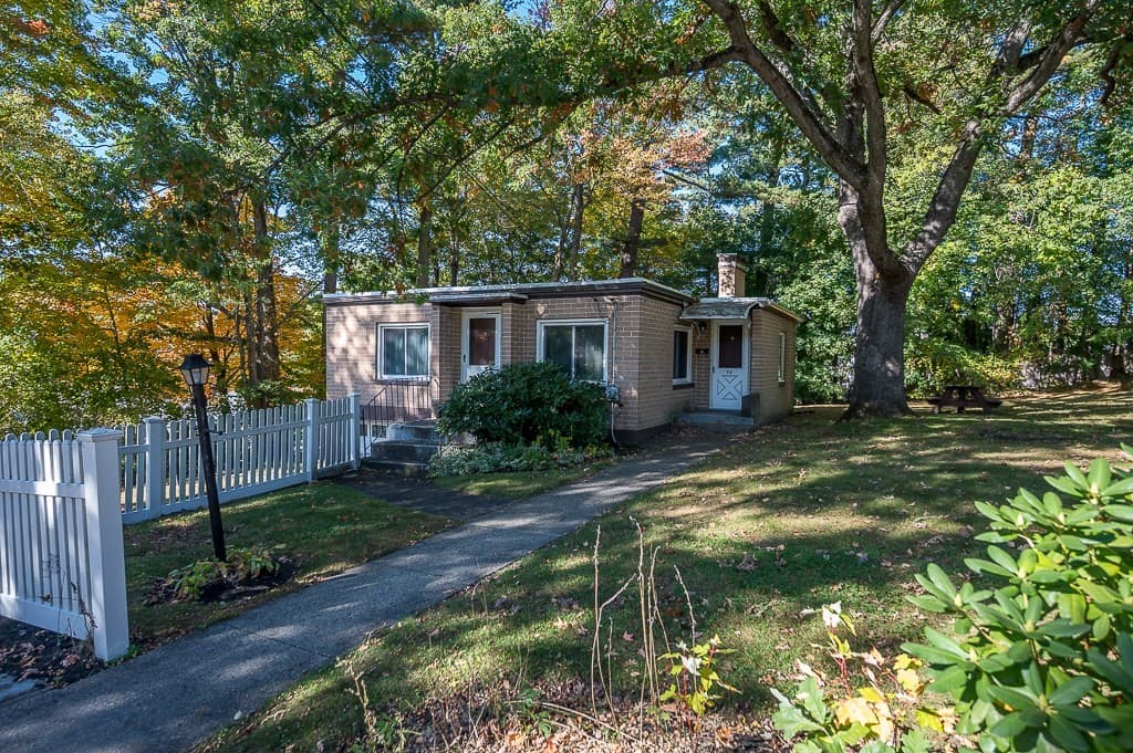 Single Family Residence at 32 Tyson Rd, Worcester MA 01606, Worcester, photo 3 of 30