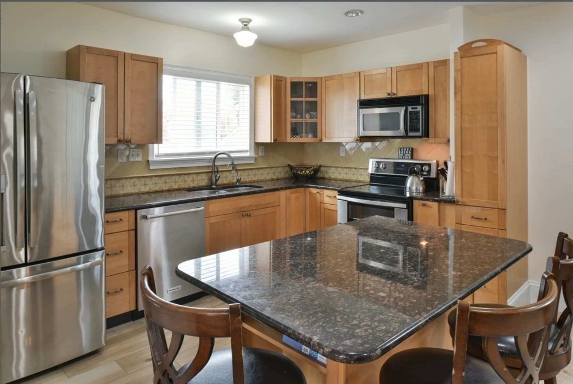 Single Family Residence at 8 Lake Ave, Lynn MA 01904, Lynn, photo 5 of 12