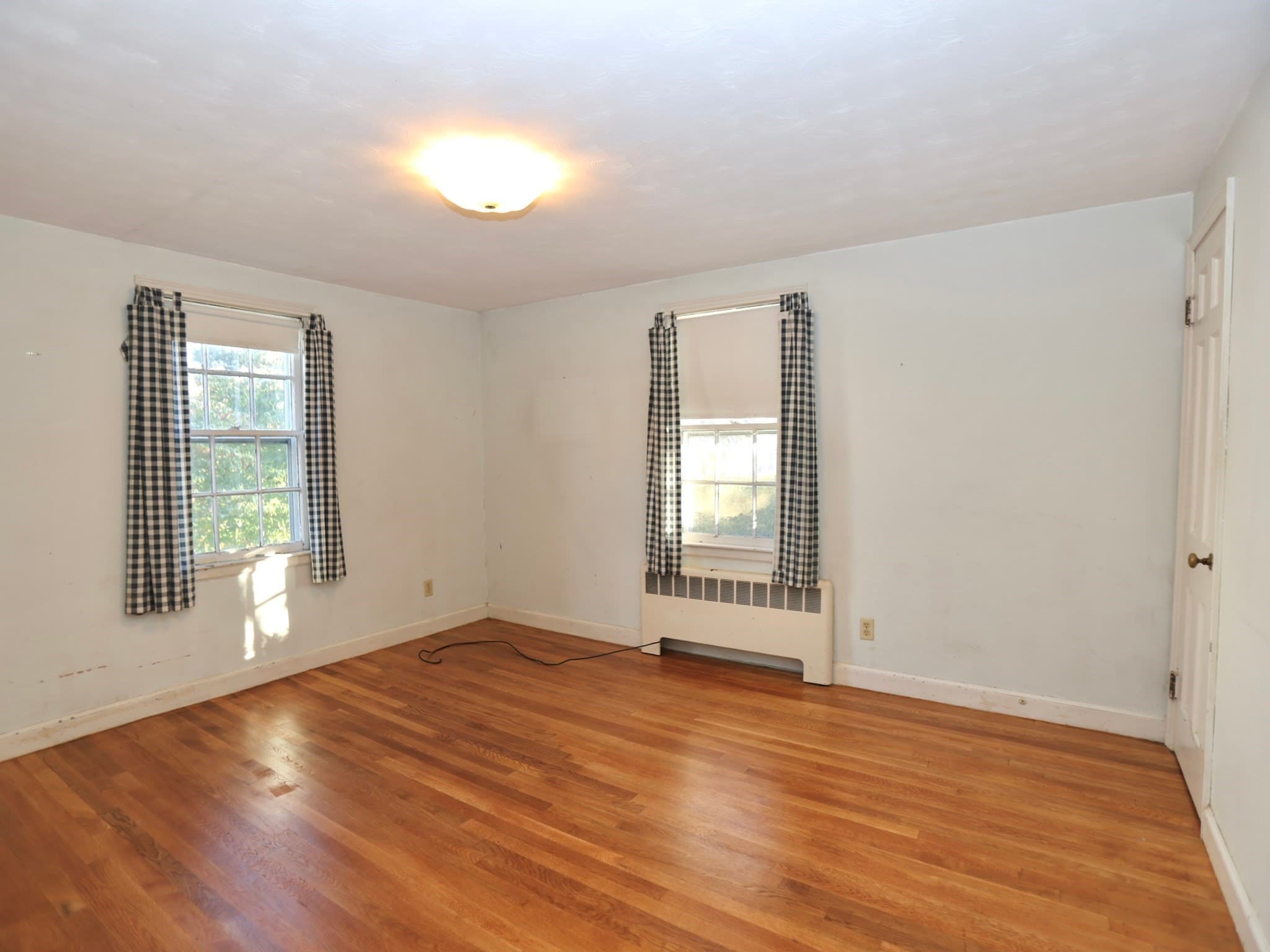 Single Family Residence at 6 Rochelle St, Worcester MA 01606, Worcester, photo 7 of 12