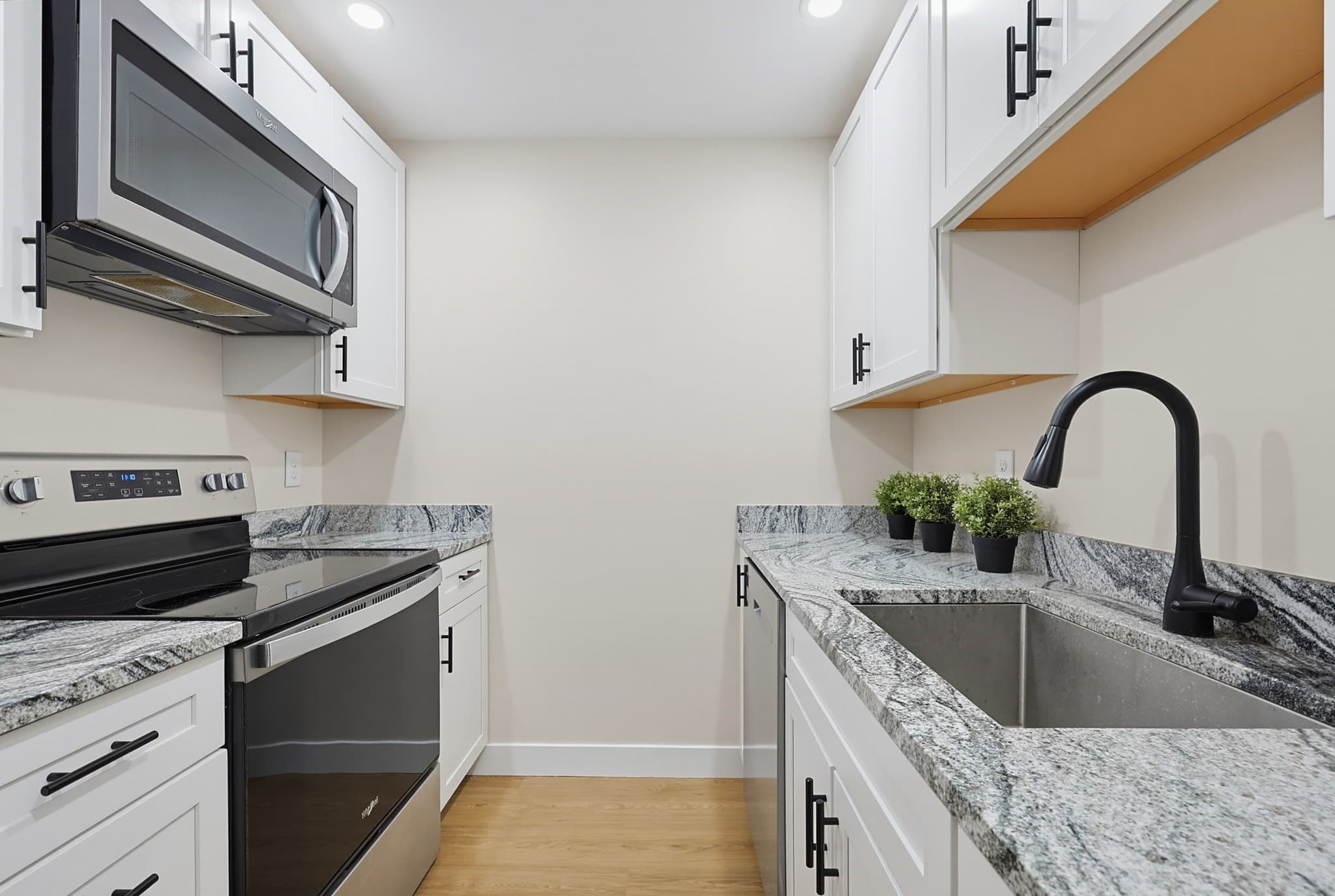 Condominium at 811 Franklin Crossing Rd # 811, Franklin MA 02038, Franklin, photo 12 of 39