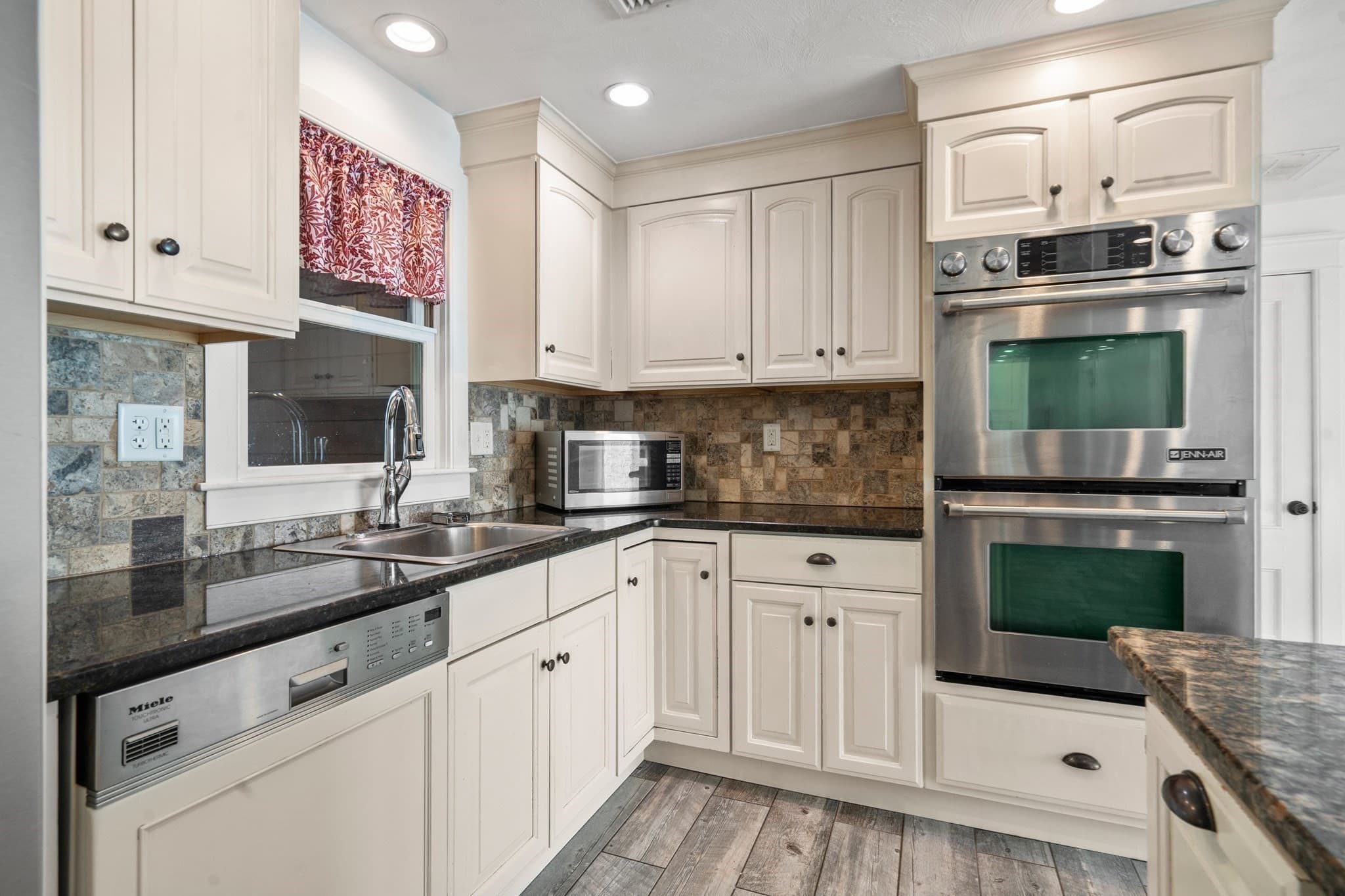 Single Family Residence at 95 Dean St, Raynham MA 02767, Raynham, photo 7 of 18