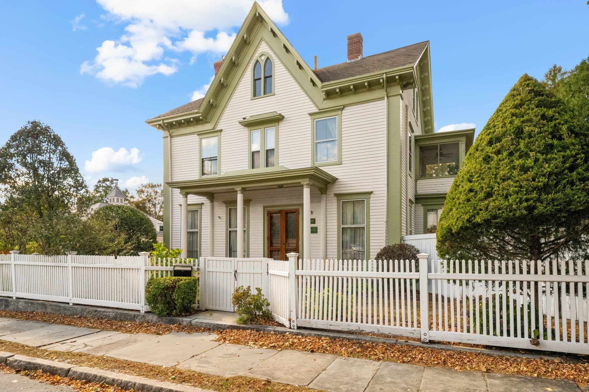 Single Family Residence at 117 Cottage St, New Bedford MA 02740, New Bedford, photo 2 of 42