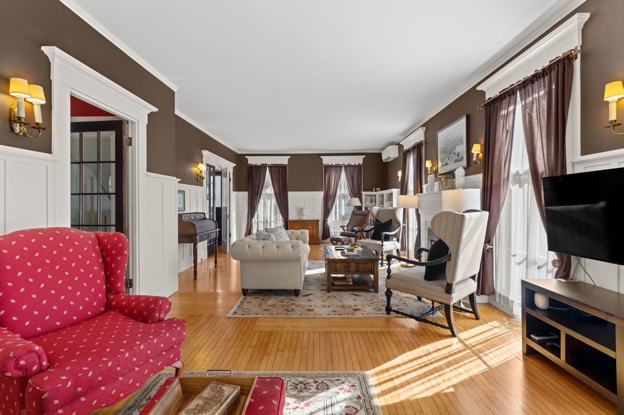 Single Family Residence at 117 Cottage St, New Bedford MA 02740, New Bedford, photo 5 of 42