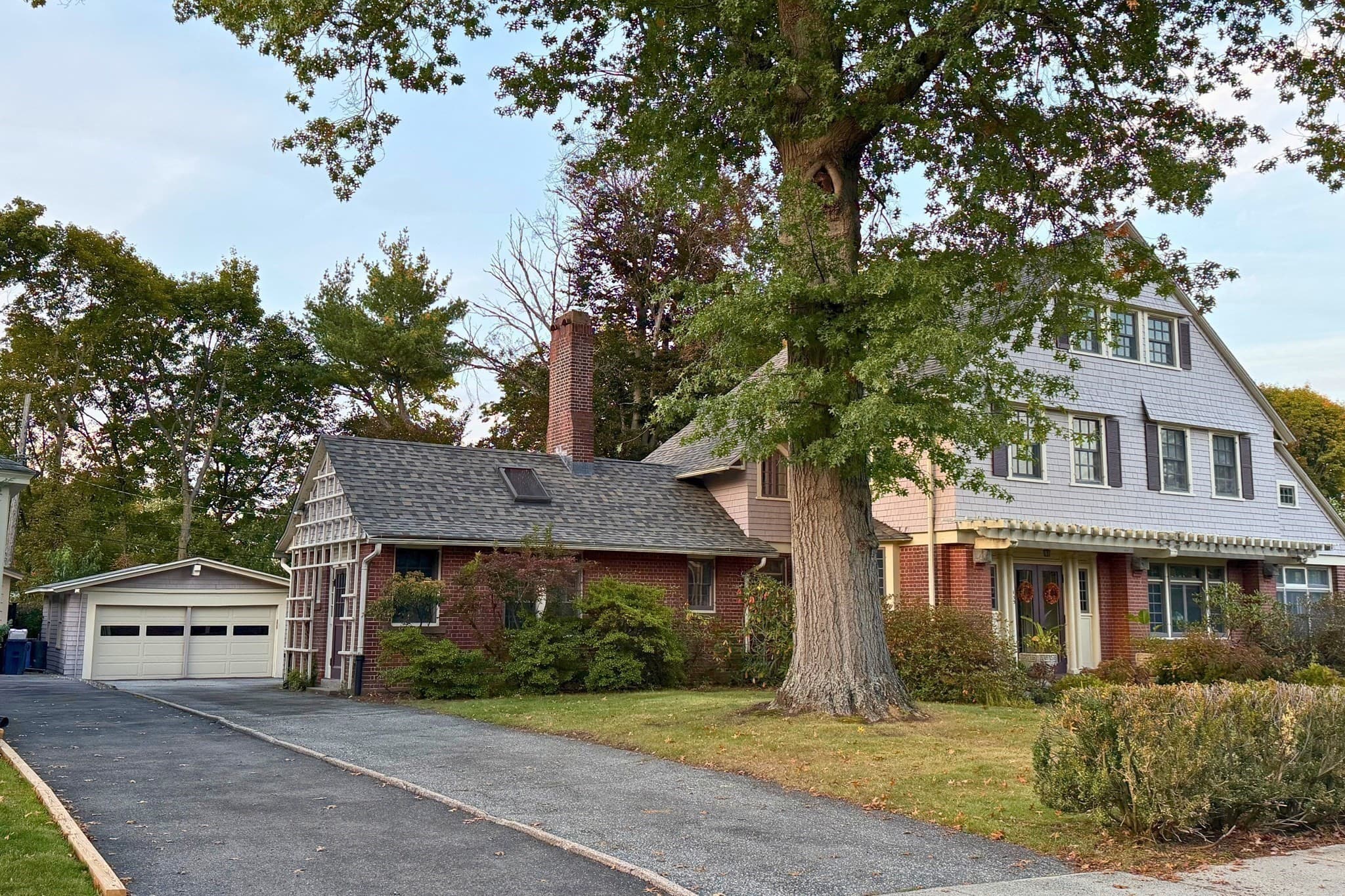 Single Family Residence at 153 Madison Ave, Holyoke MA 01040, photo 3 of 16