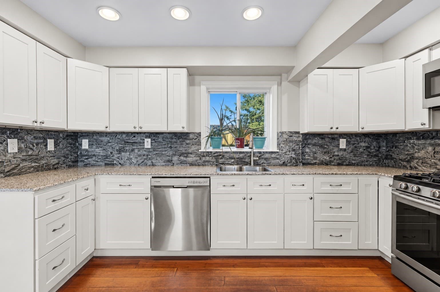 Single Family Residence at 1227 Old Plainville Rd, New Bedford MA 02745, New Bedford, photo 8 of 32
