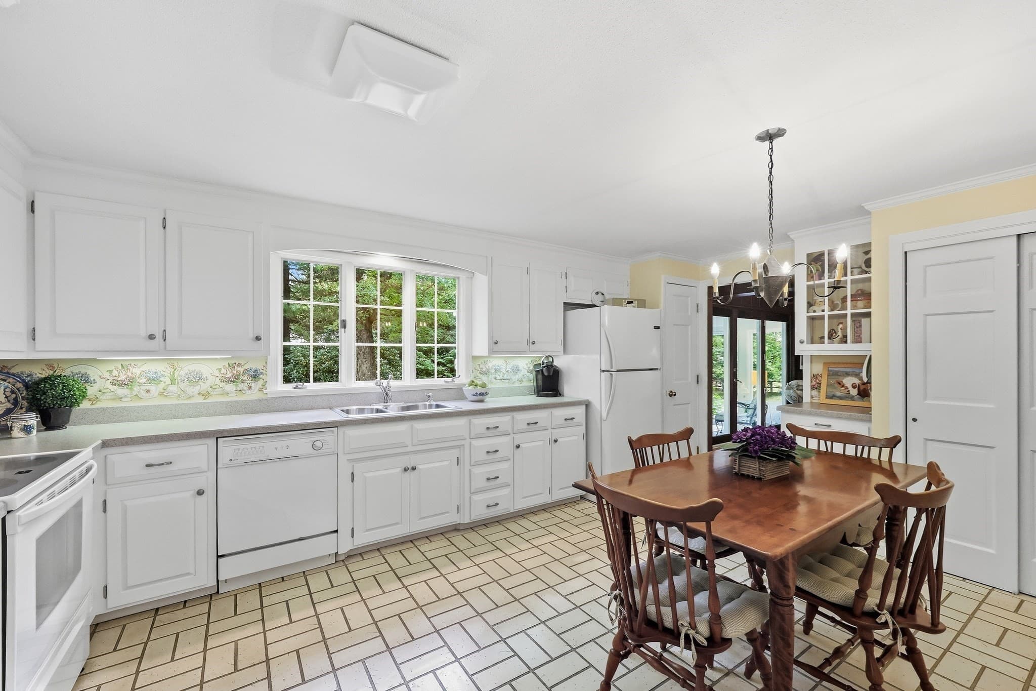 Single Family Residence at 61 Wild Grove Lane, Longmeadow MA 01106, photo 9 of 35