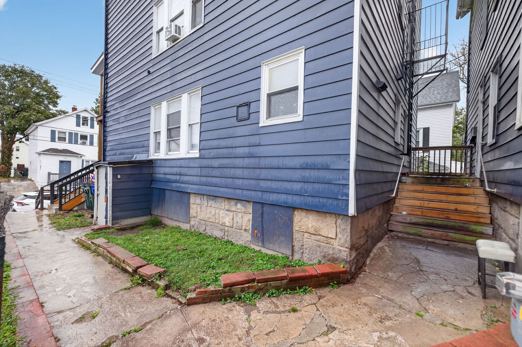 3 Family - 3 Units Up/Down at 504 Peckham St, Fall River MA 02721, Fall River, photo 5 of 41