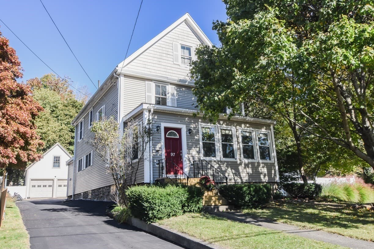 97 Dutcher St, Hopedale MA 01747