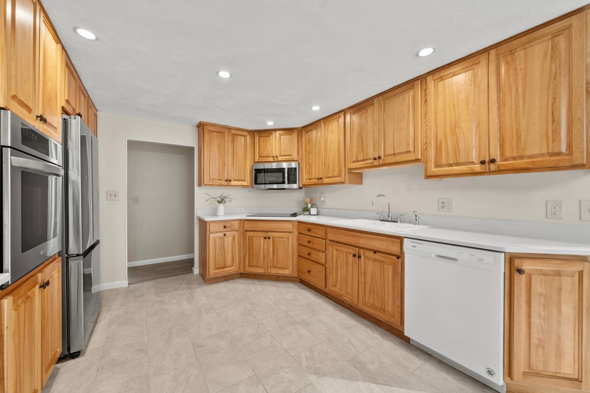 Single Family Residence at 48 Catherine Dr, Peabody MA 01960, Peabody, photo 10 of 42