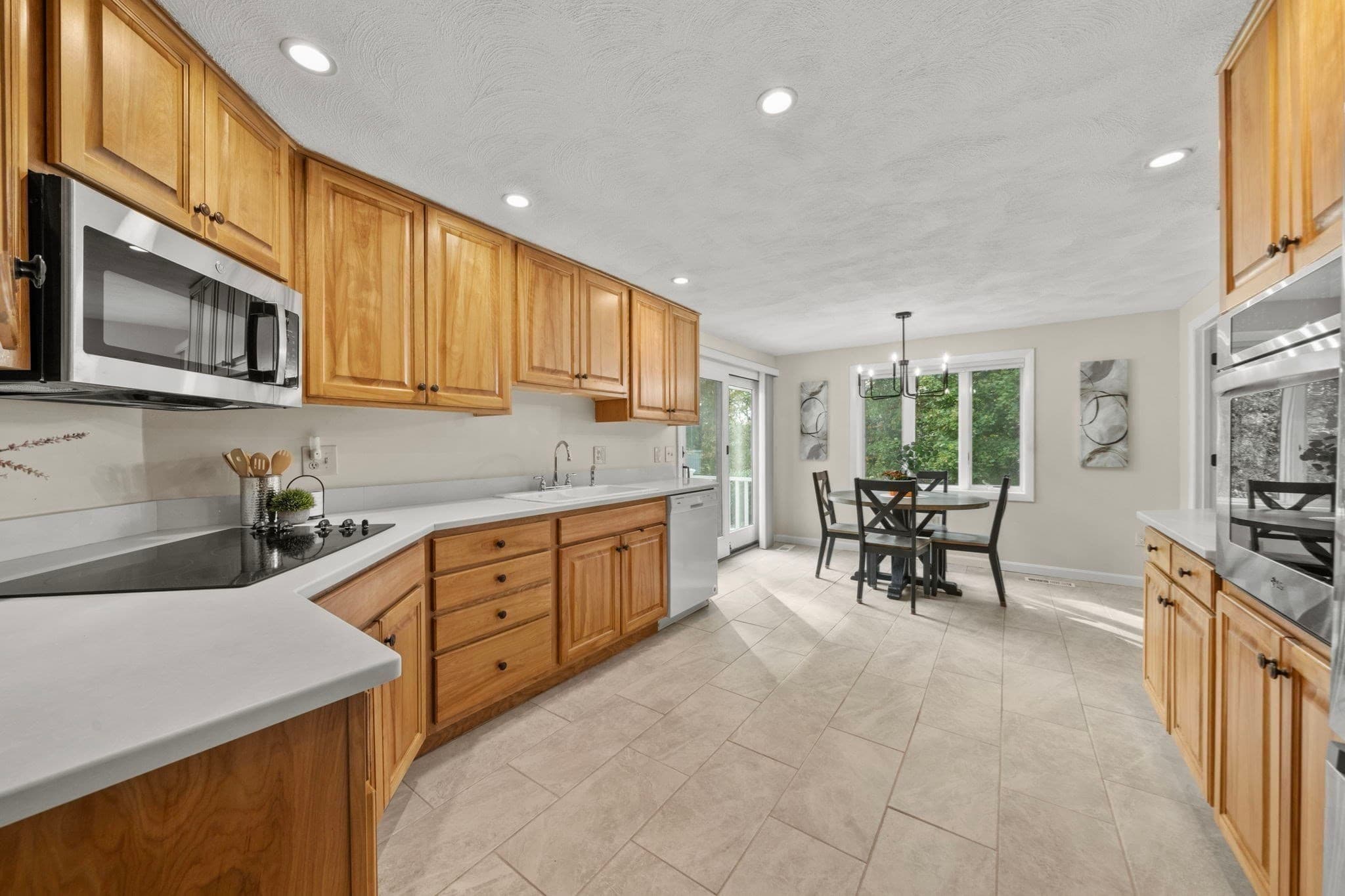 Single Family Residence at 48 Catherine Dr, Peabody MA 01960, Peabody, photo 11 of 42