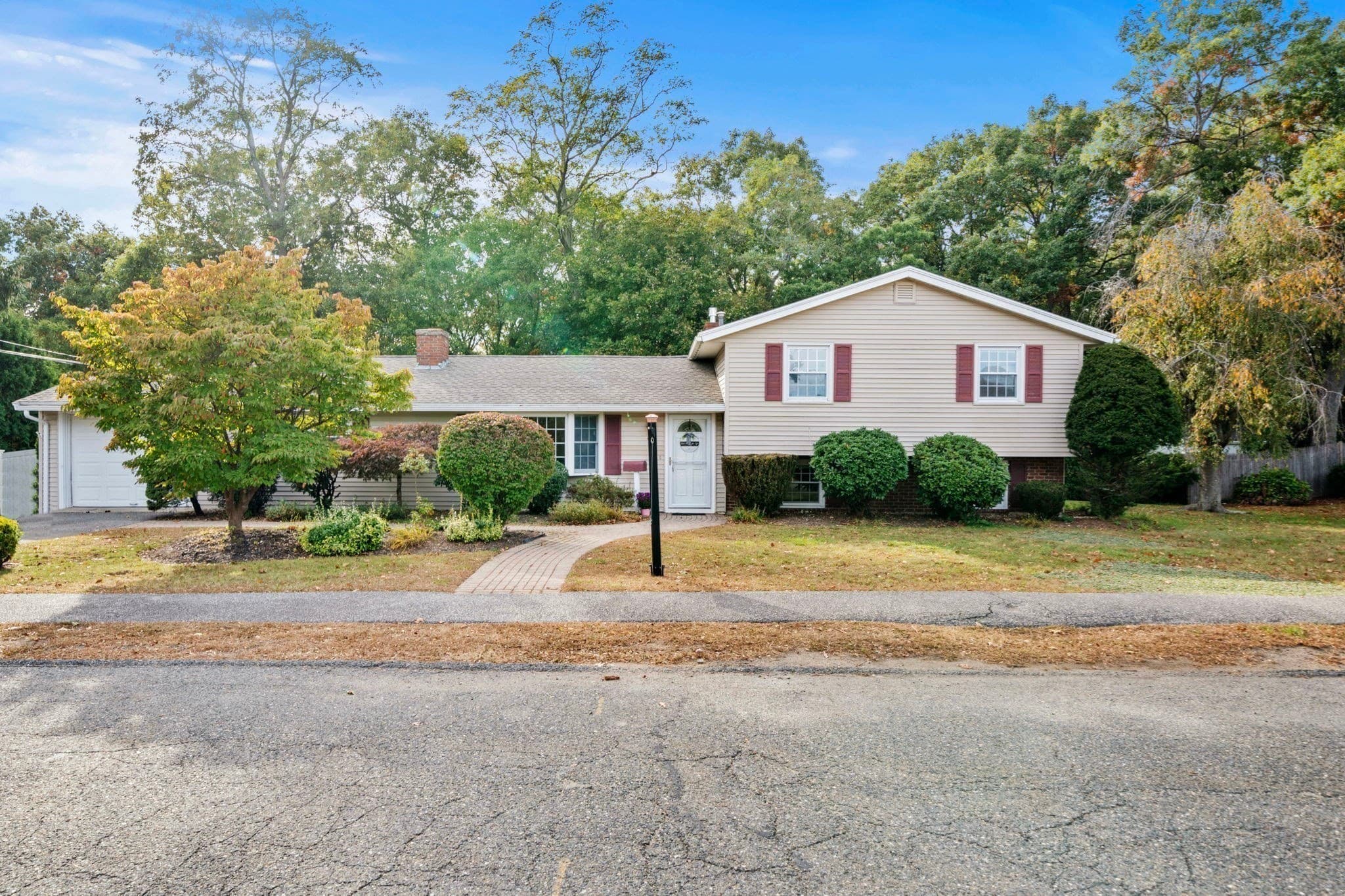 Single Family Residence at 48 Catherine Dr, Peabody MA 01960, Peabody, photo 4 of 42