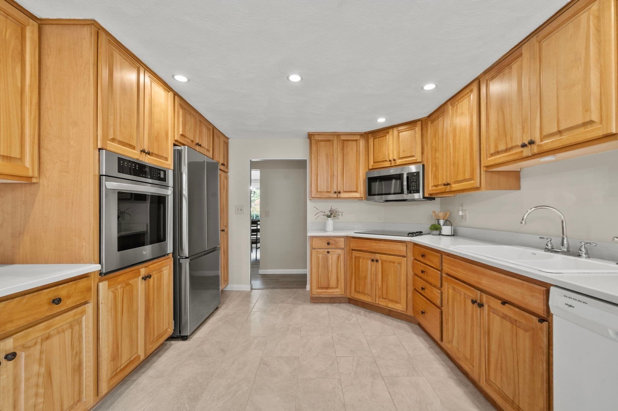 Single Family Residence at 48 Catherine Dr, Peabody MA 01960, Peabody, photo 8 of 42