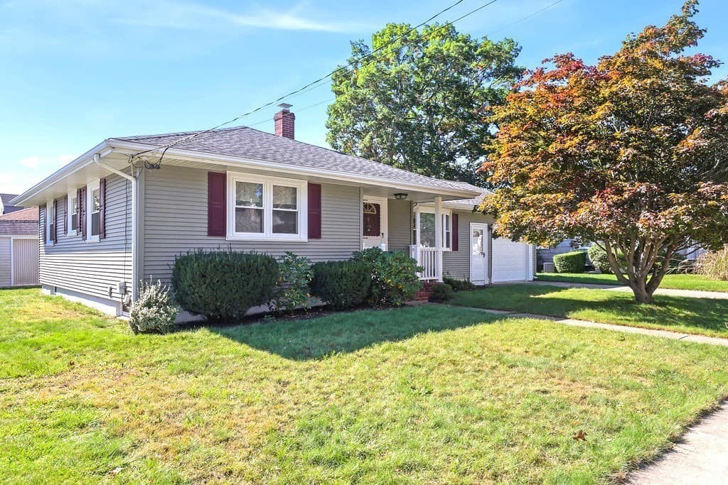 152 Armsby St, New Bedford MA 02745