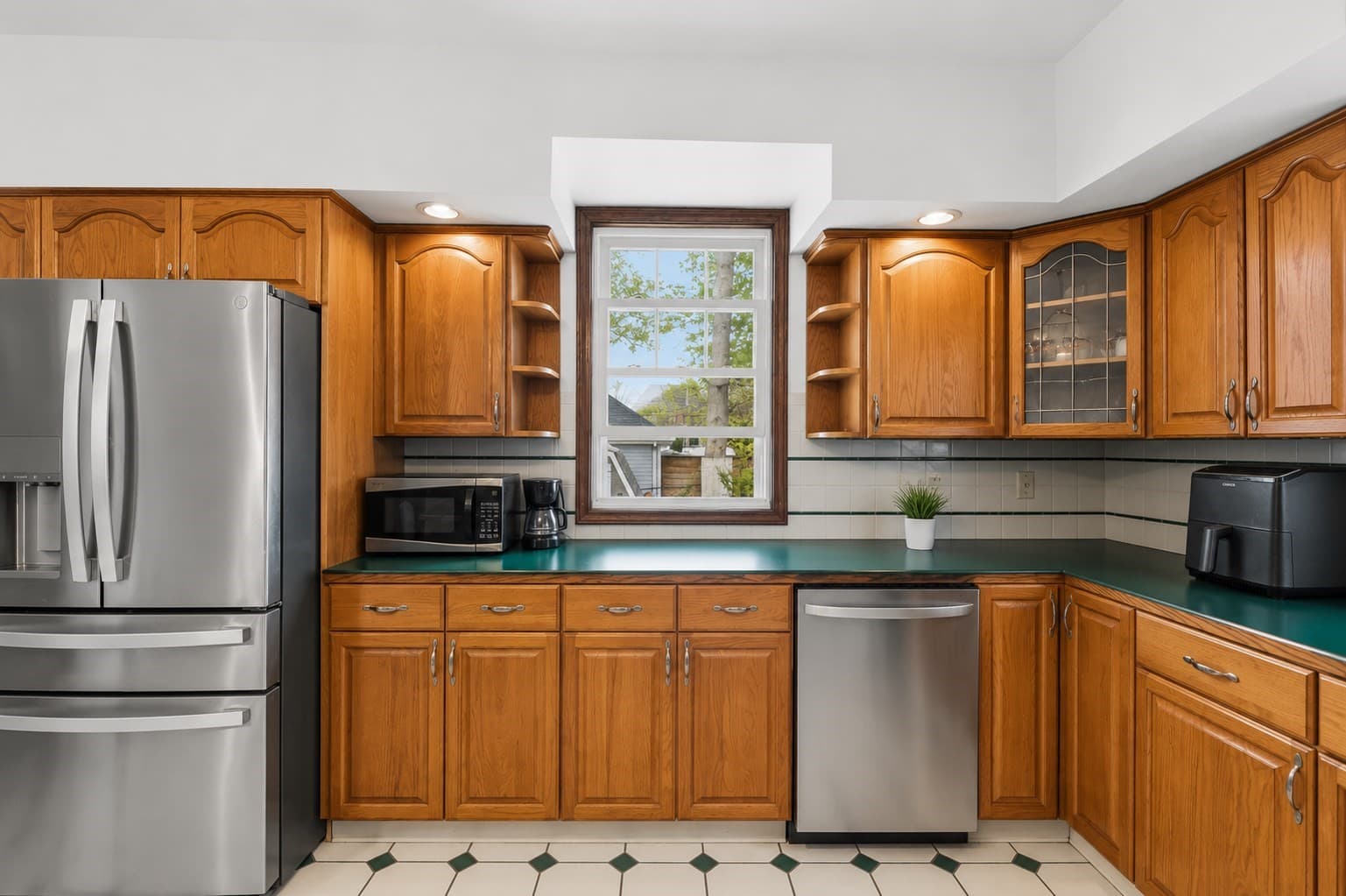 3 Family at 600 Broadway, Fall River MA 02724, Fall River, photo 22 of 41