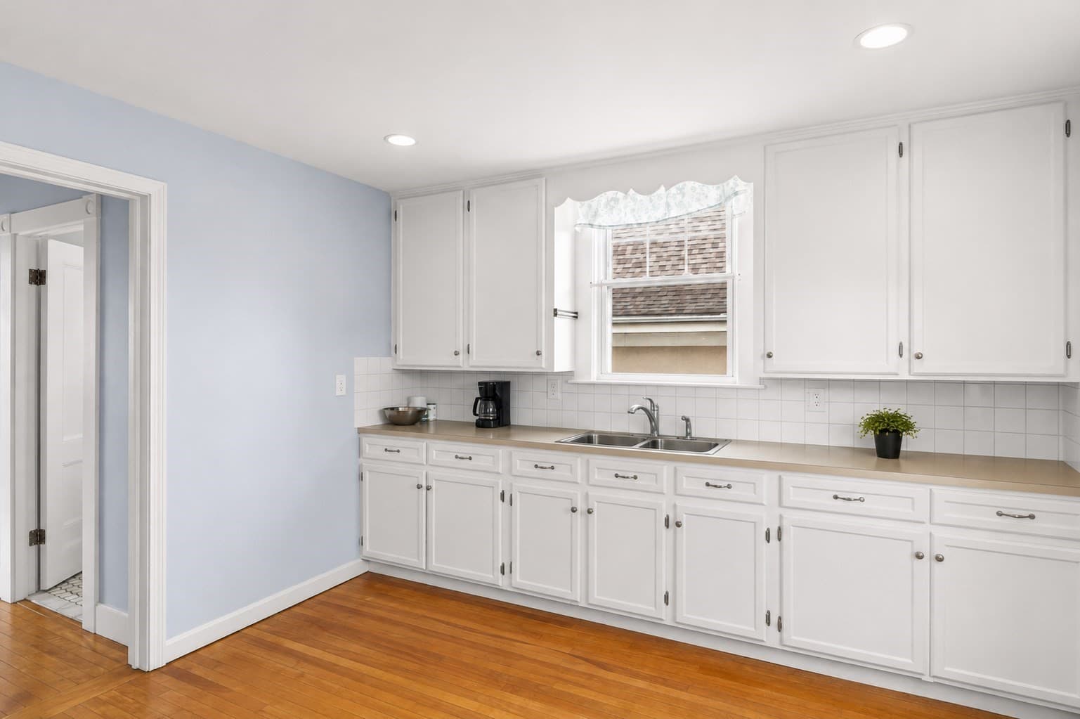 3 Family at 600 Broadway, Fall River MA 02724, Fall River, photo 35 of 41