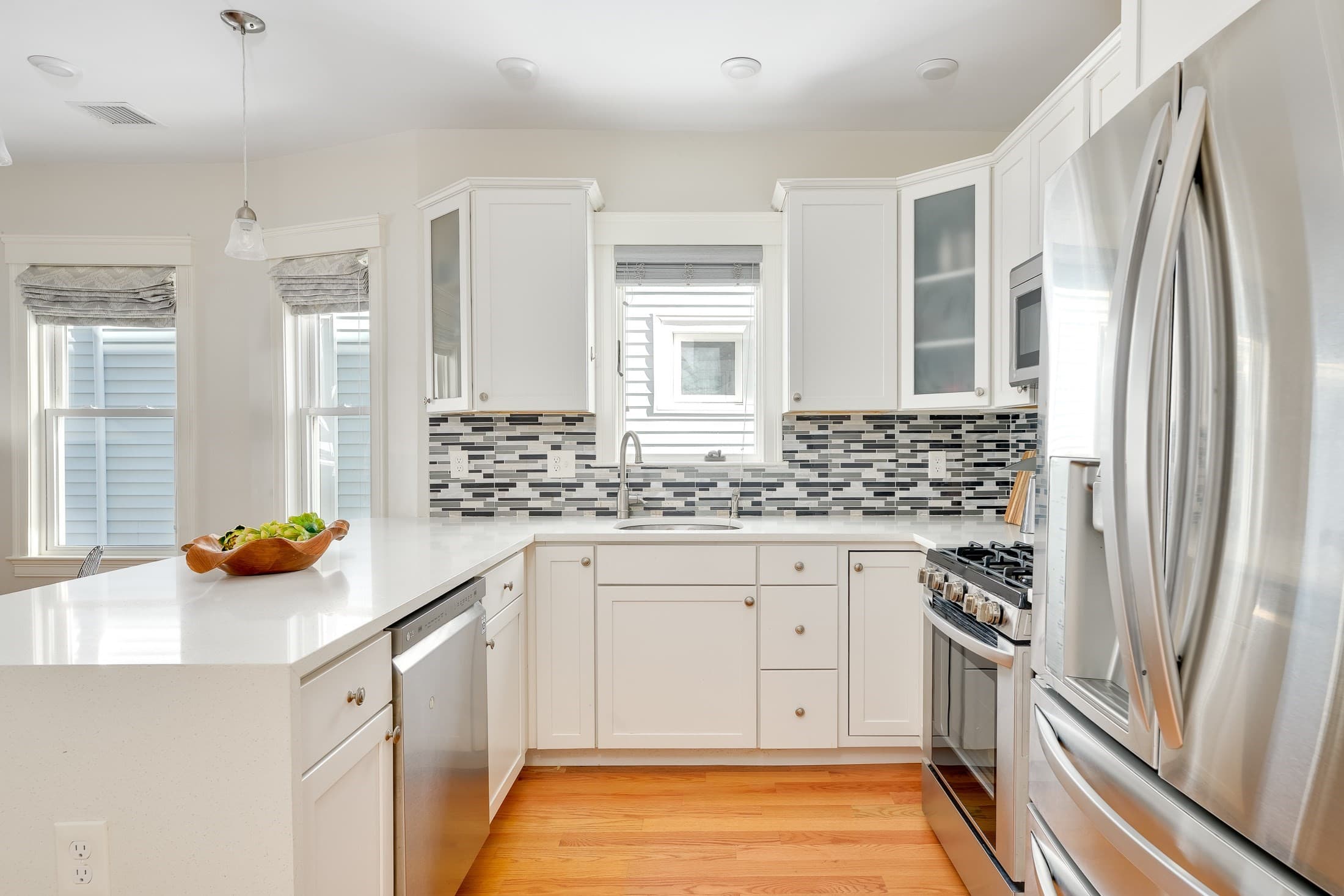 Condominium at 102 Conwell Ave # 2, Somerville MA 02144, Somerville, photo 6 of 19