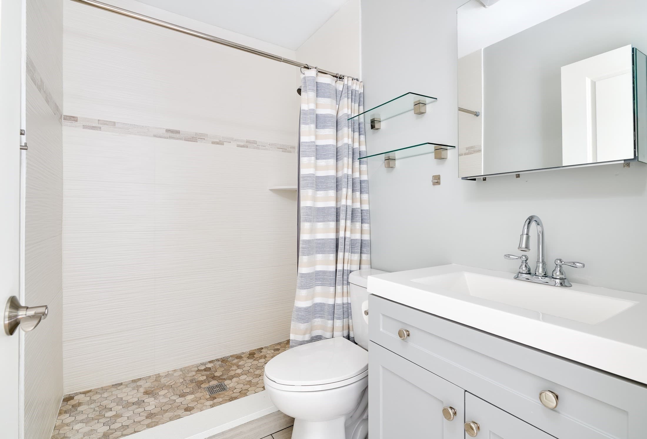 Condominium at 102 Conwell Ave # 2, Somerville MA 02144, Somerville, photo 11 of 19