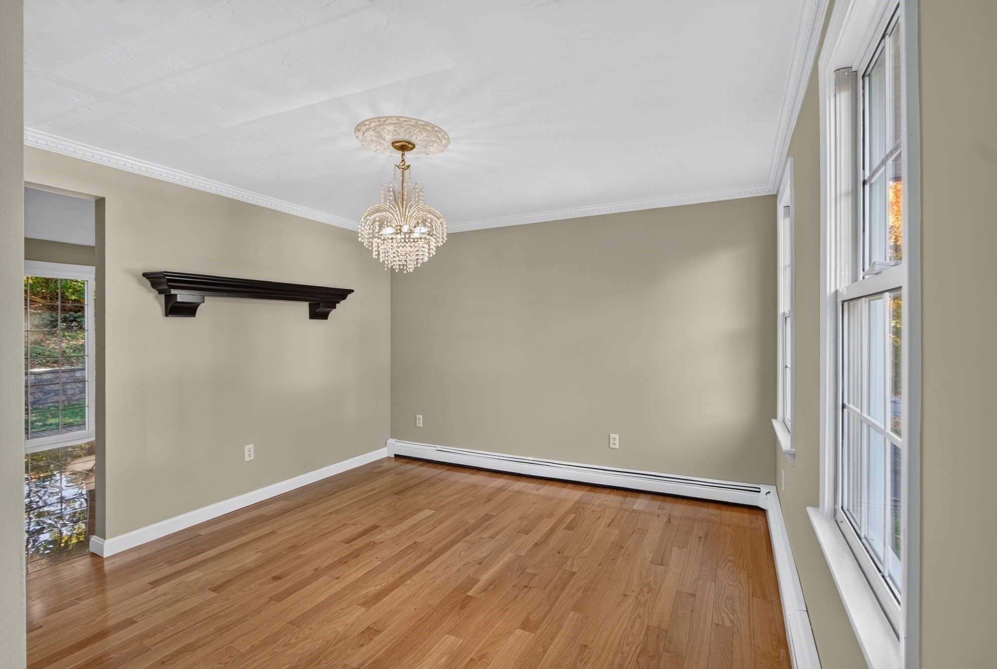 Single Family Residence at 25 Corinth Drive, Worcester MA 01606, Worcester, photo 10 of 41