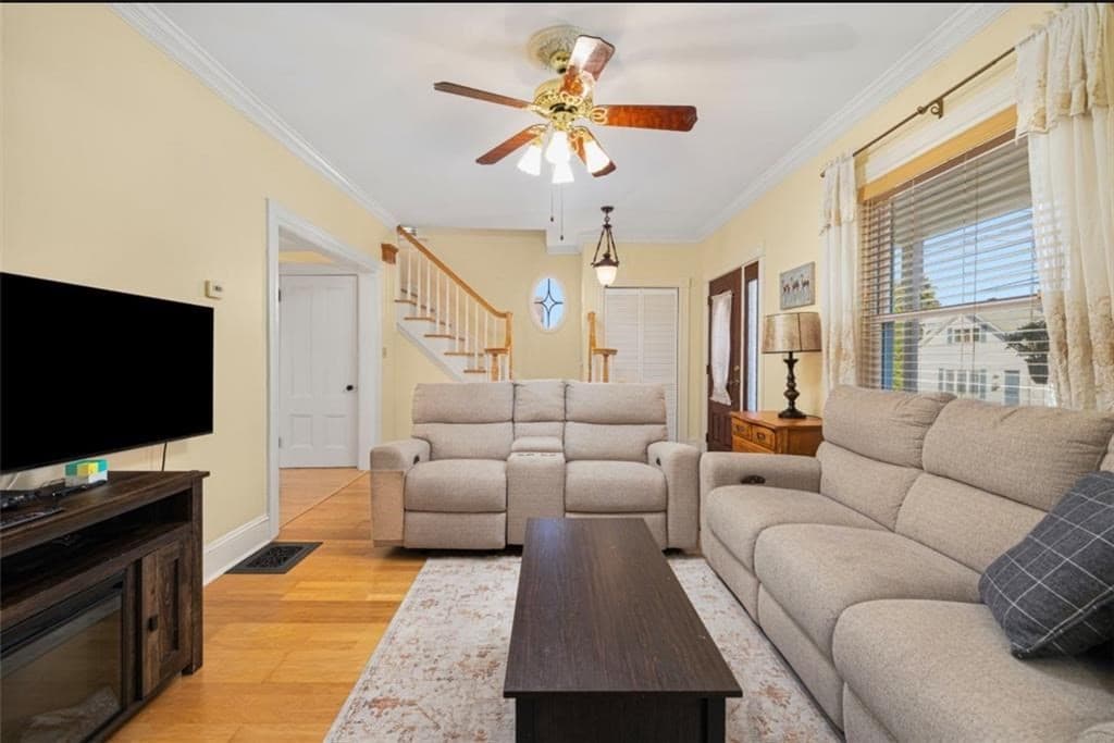 Single Family Residence at 230 Martin St, East Providence RI 02914, photo 5 of 39