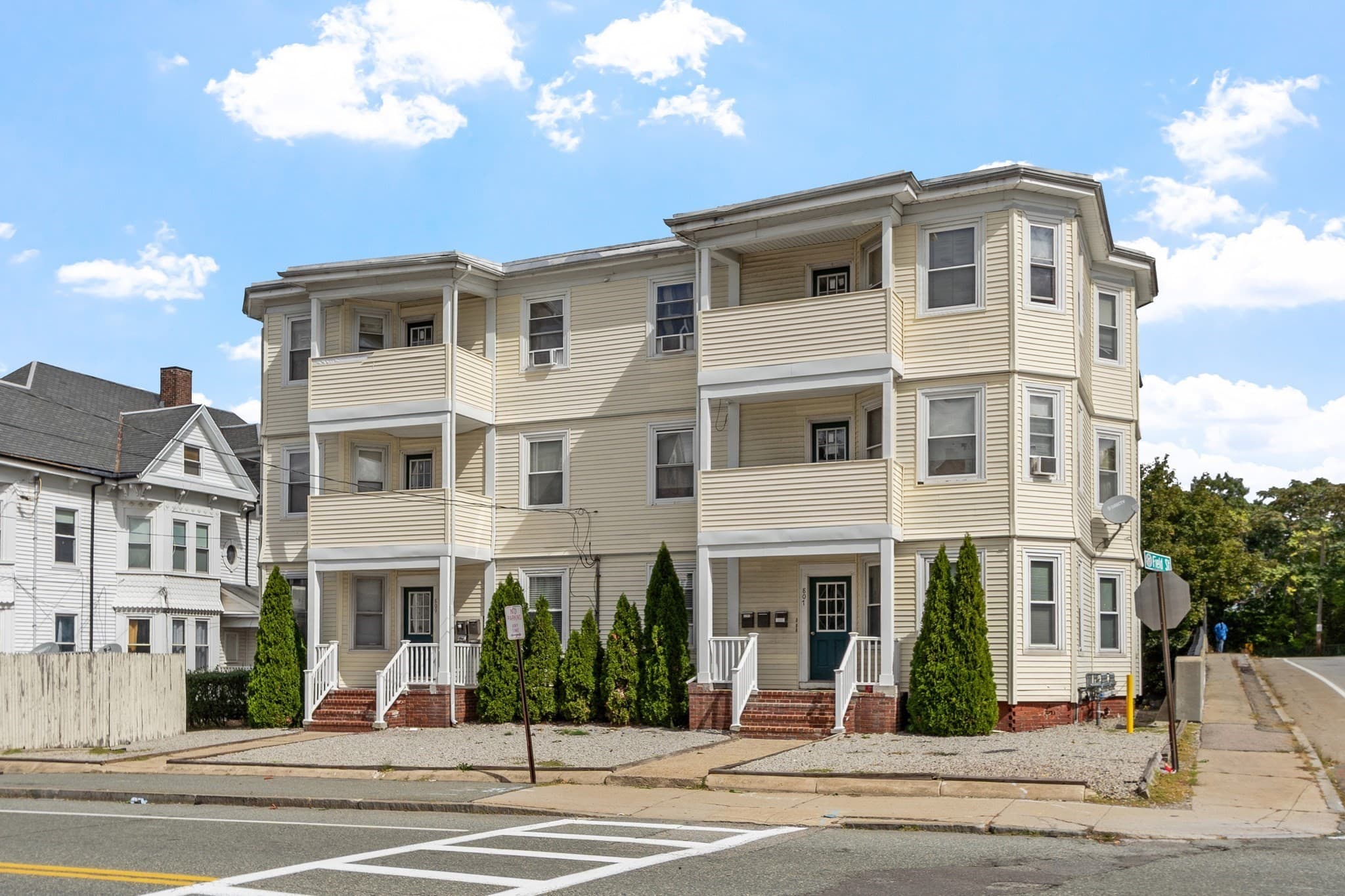 807-809 N Montello St, Brockton MA 02301
