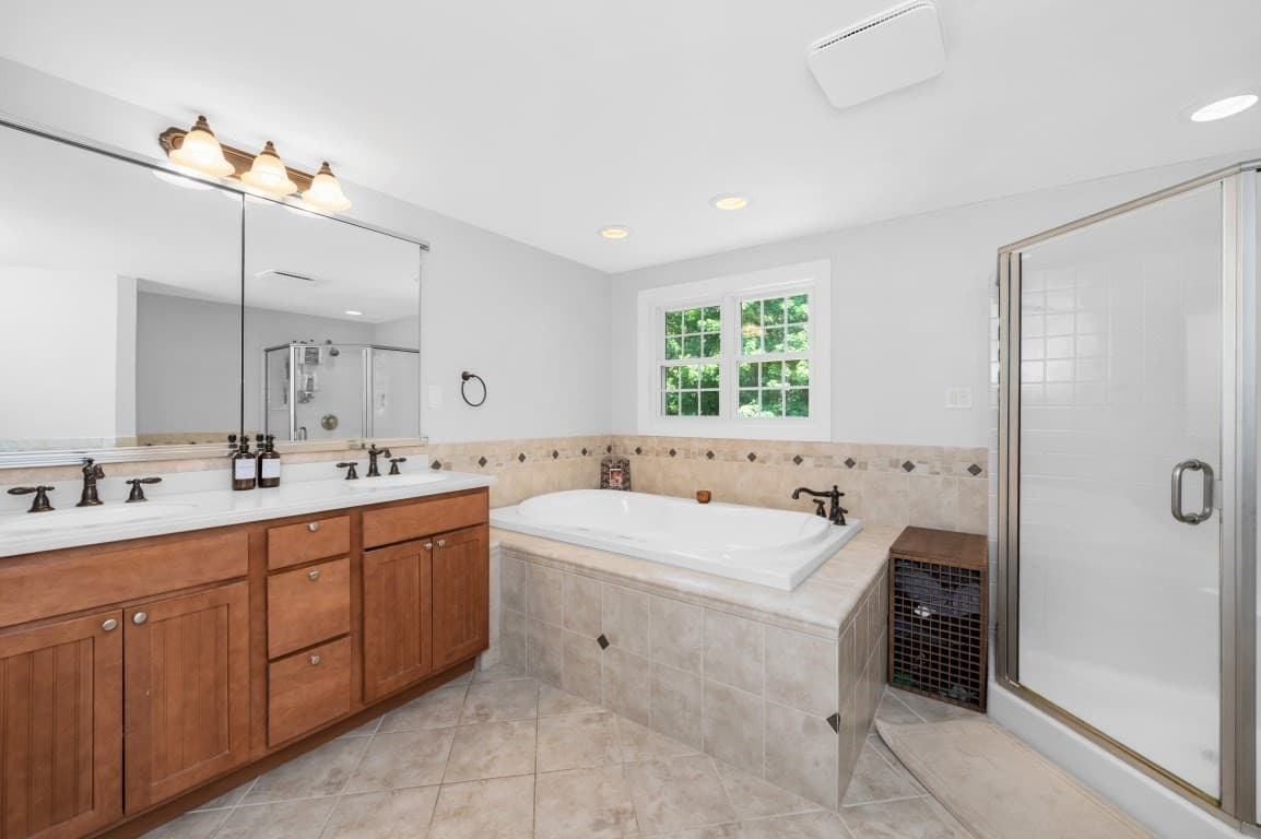 Single Family Residence at 94 Holly Hill Cir, Weymouth MA 02190, Weymouth, photo 18 of 33