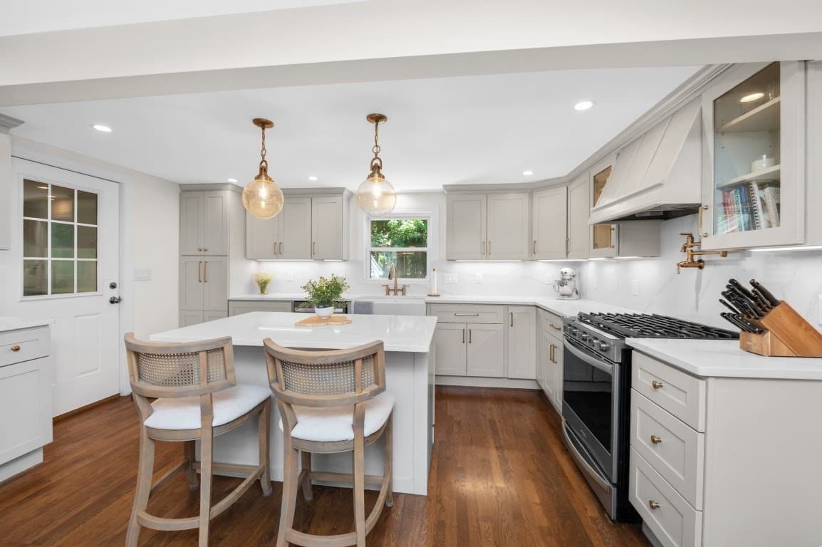 Single Family Residence at 94 Holly Hill Cir, Weymouth MA 02190, Weymouth, photo 4 of 33
