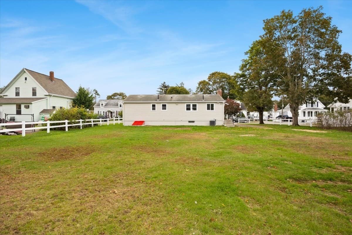 Single Family Residence at 18 Pearl St, Taunton MA 02780, Taunton, photo 6 of 39