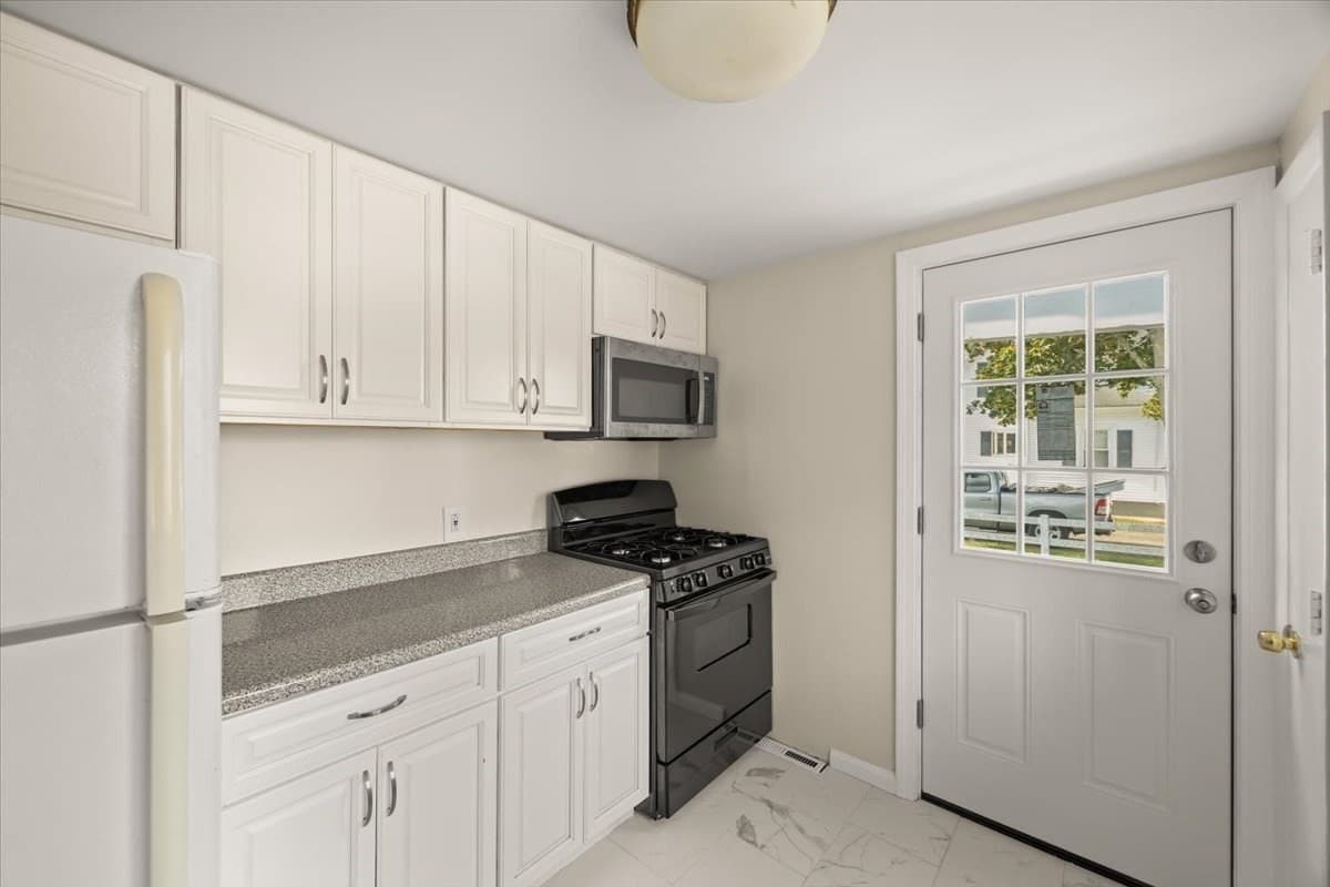 Single Family Residence at 18 Pearl St, Taunton MA 02780, Taunton, photo 17 of 39