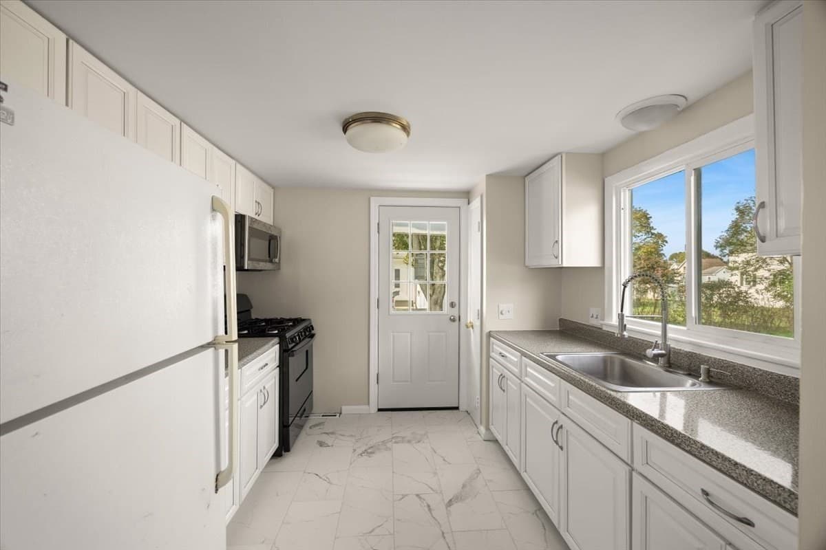 Single Family Residence at 18 Pearl St, Taunton MA 02780, Taunton, photo 16 of 39