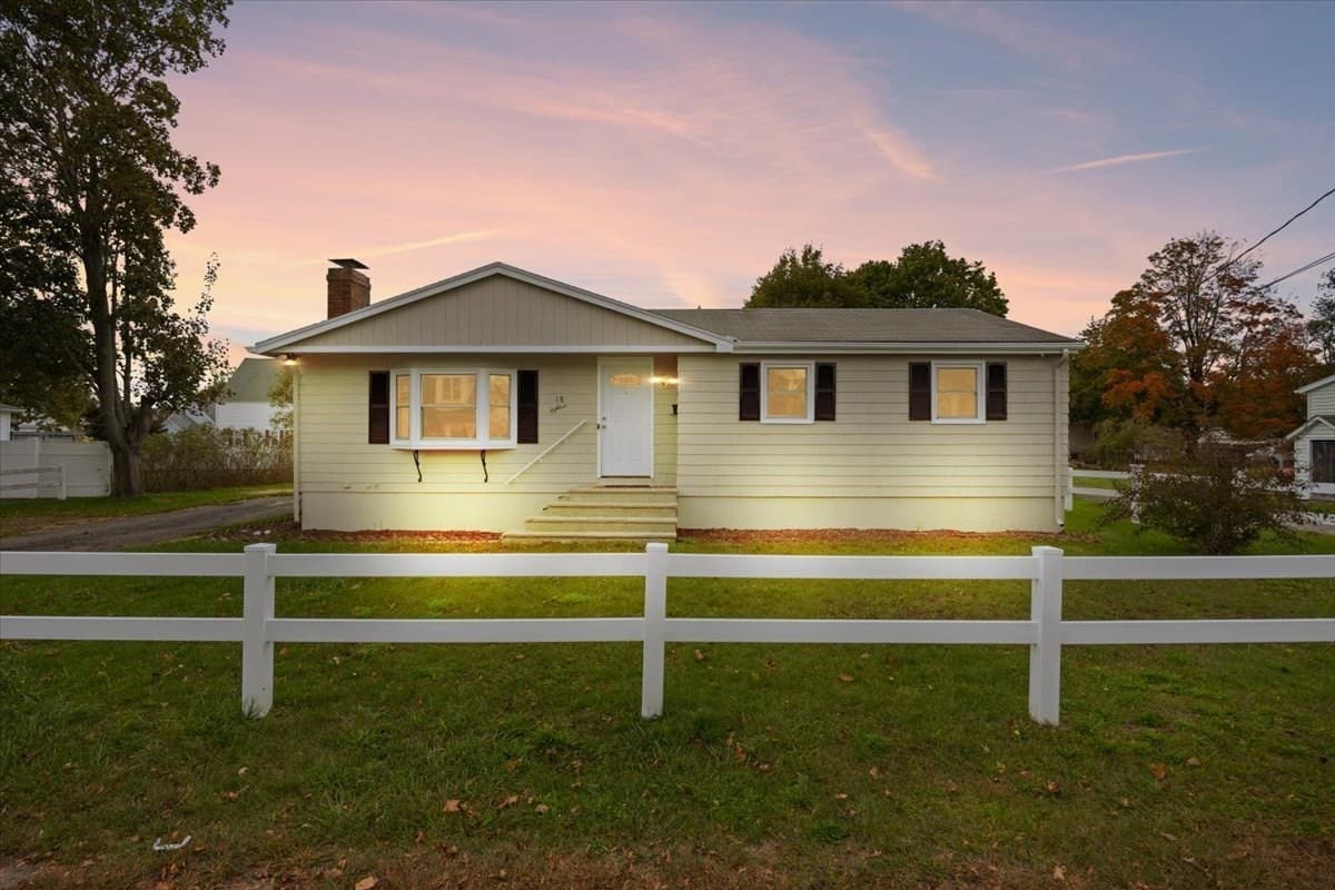 18 Pearl St, Taunton MA 02780
