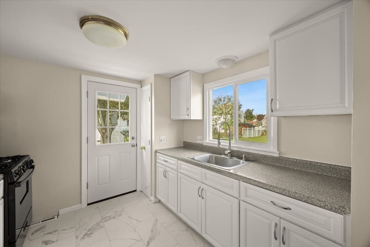 Single Family Residence at 18 Pearl St, Taunton MA 02780, Taunton, photo 15 of 39