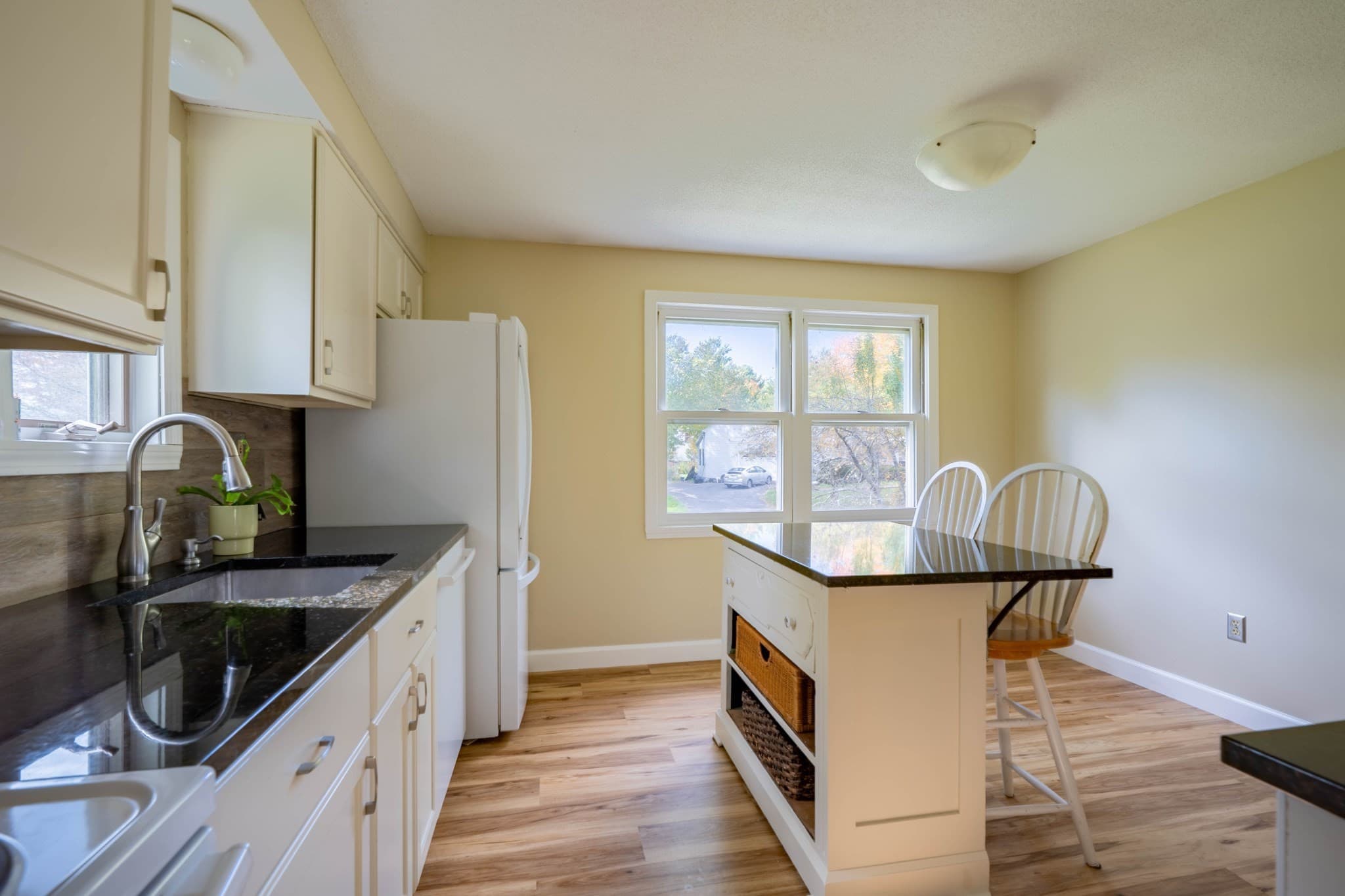 Single Family Residence at 8 Coach Ln, Amherst MA 01002, Amherst, photo 6 of 30