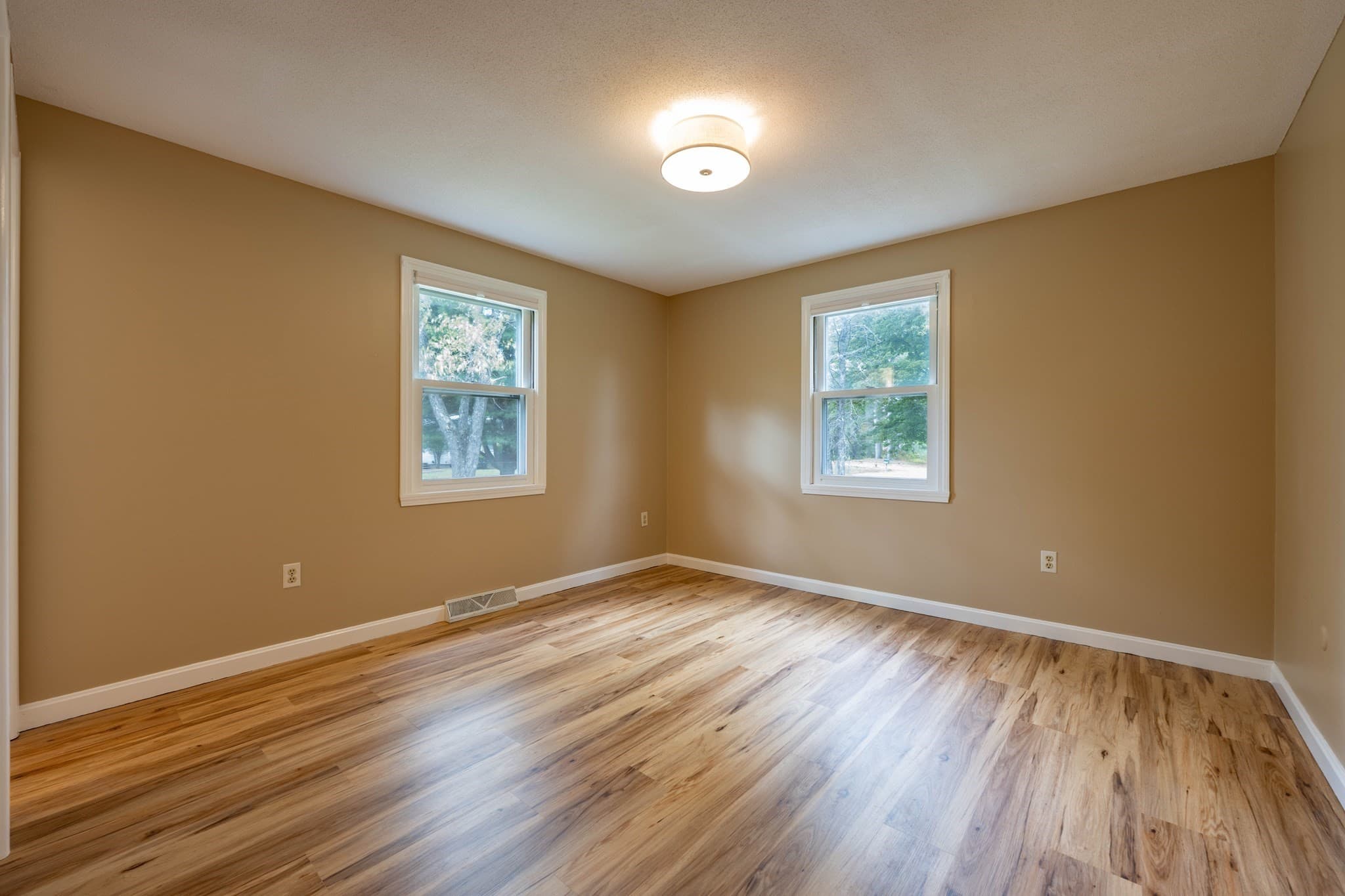 Single Family Residence at 8 Coach Ln, Amherst MA 01002, Amherst, photo 12 of 30